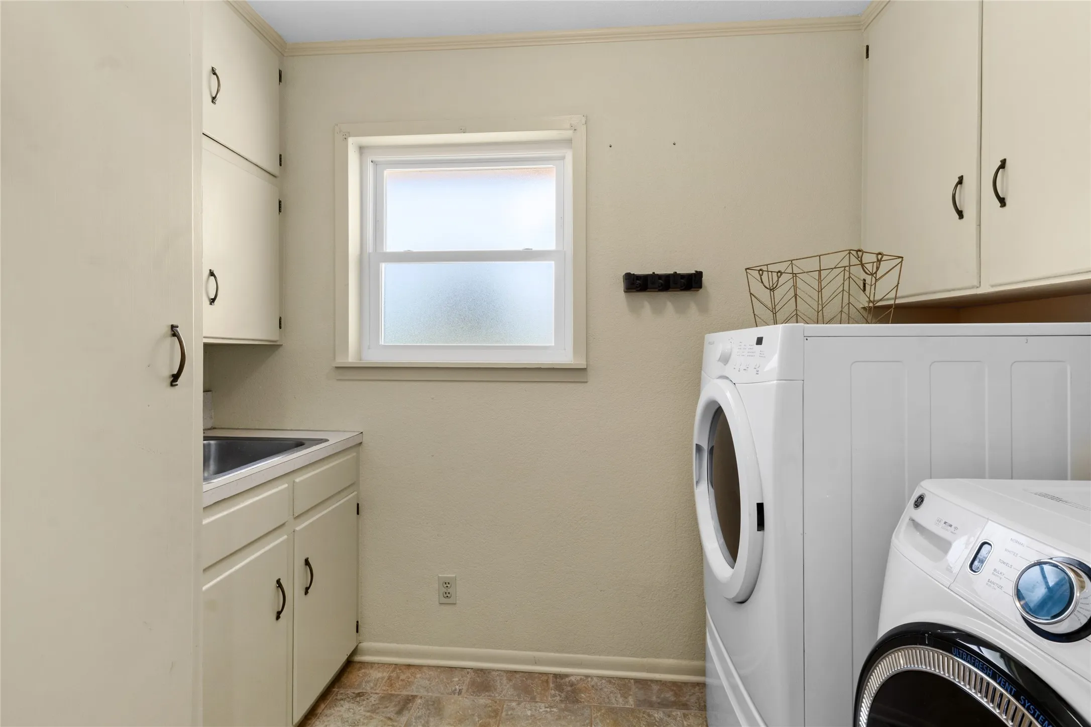Single Family Residence For Sale in Freestone County , 8 Circle Drive, Teague, Texas 75860, 3 Bedroom, 2 Bathroom, 2 Garage spaces, 1,819 Sqft, built in 1979, mls#21327612, Real Estate Agent in Teague, Homes For Sale in Freestone county, Homes For Sale in Teague, Realtor in Teague Texas, Real Estate Brokerage Independent Realty Texas, Luminita Cordes Realtor
