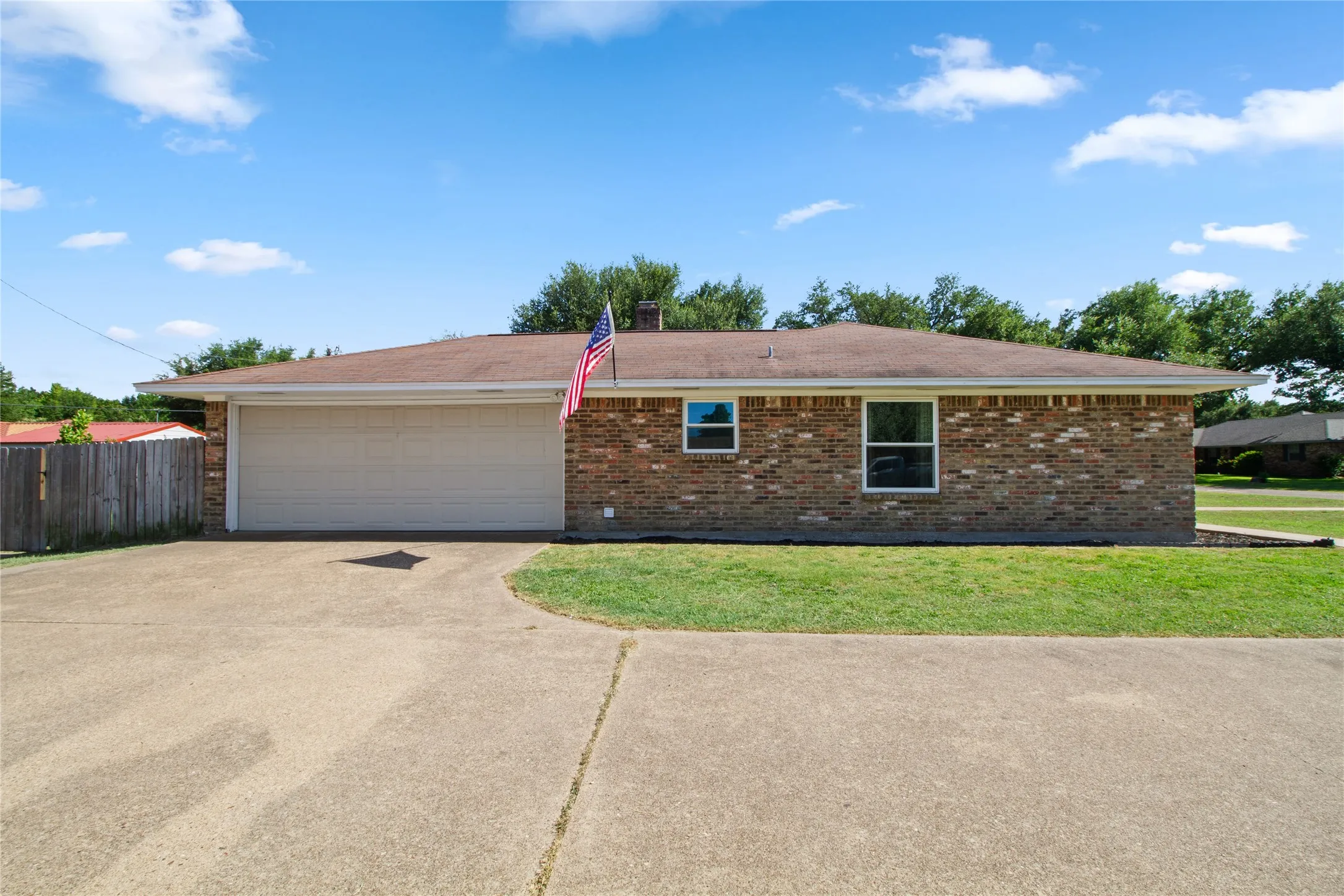 Single Family Residence For Sale in Freestone County , 8 Circle Drive, Teague, Texas 75860, 3 Bedroom, 2 Bathroom, 2 Garage spaces, 1,819 Sqft, built in 1979, mls#21327612, Real Estate Agent in Teague, Homes For Sale in Freestone county, Homes For Sale in Teague, Realtor in Teague Texas, Real Estate Brokerage Independent Realty Texas, Luminita Cordes Realtor