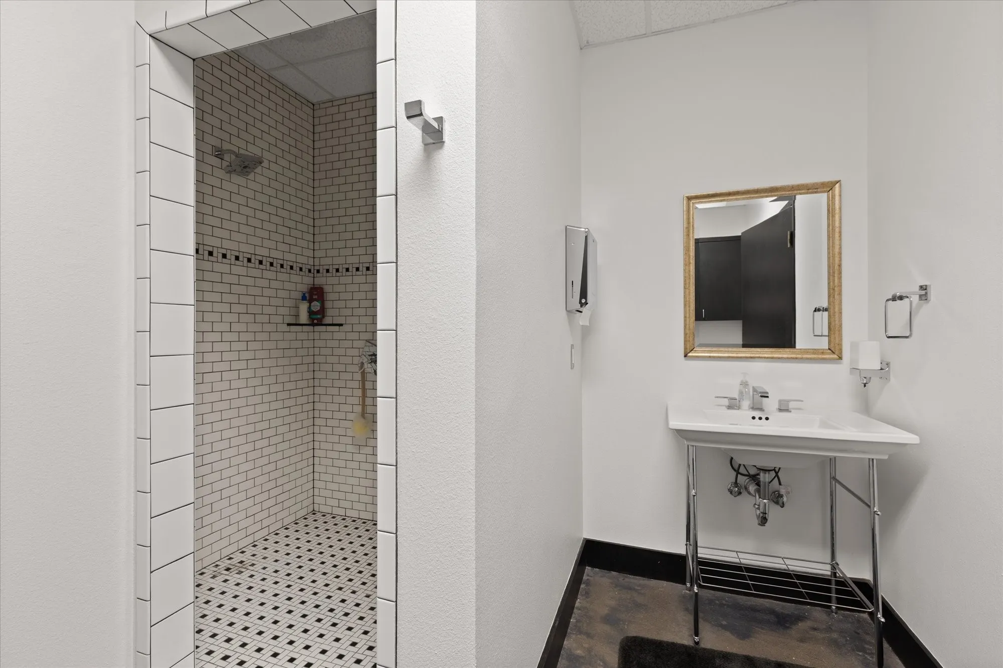 Office For Sale in Gregg County , 501 N Third Street, Longview, Texas 75602, 0, 0, Garage spaces, 0 Sqft, built in 1930, mls#21327833, Real Estate Agent in Longview, Homes For Sale in Gregg county, Homes For Sale in Longview, Realtor in Longview Texas, Real Estate Brokerage Independent Realty Texas, Luminita Cordes Realtor