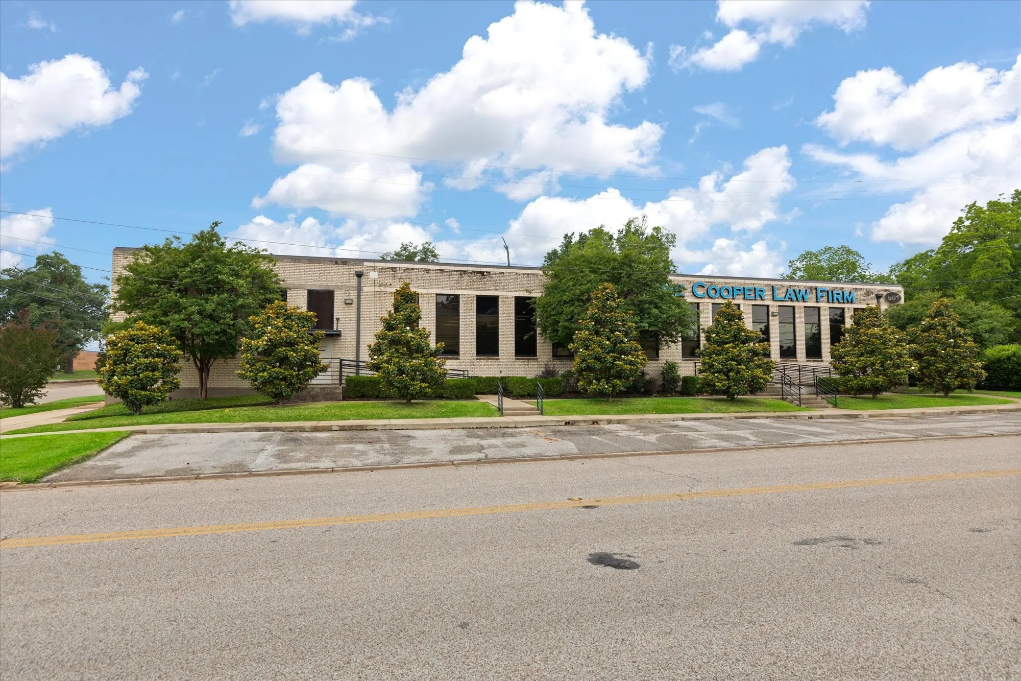 Office For Sale in Gregg County , 501 N Third Street, Longview, Texas 75602, 0, 0, Garage spaces, 0 Sqft, built in 1930, mls#21327833, Real Estate Agent in Longview, Homes For Sale in Gregg county, Homes For Sale in Longview, Realtor in Longview Texas, Real Estate Brokerage Independent Realty Texas, Luminita Cordes Realtor