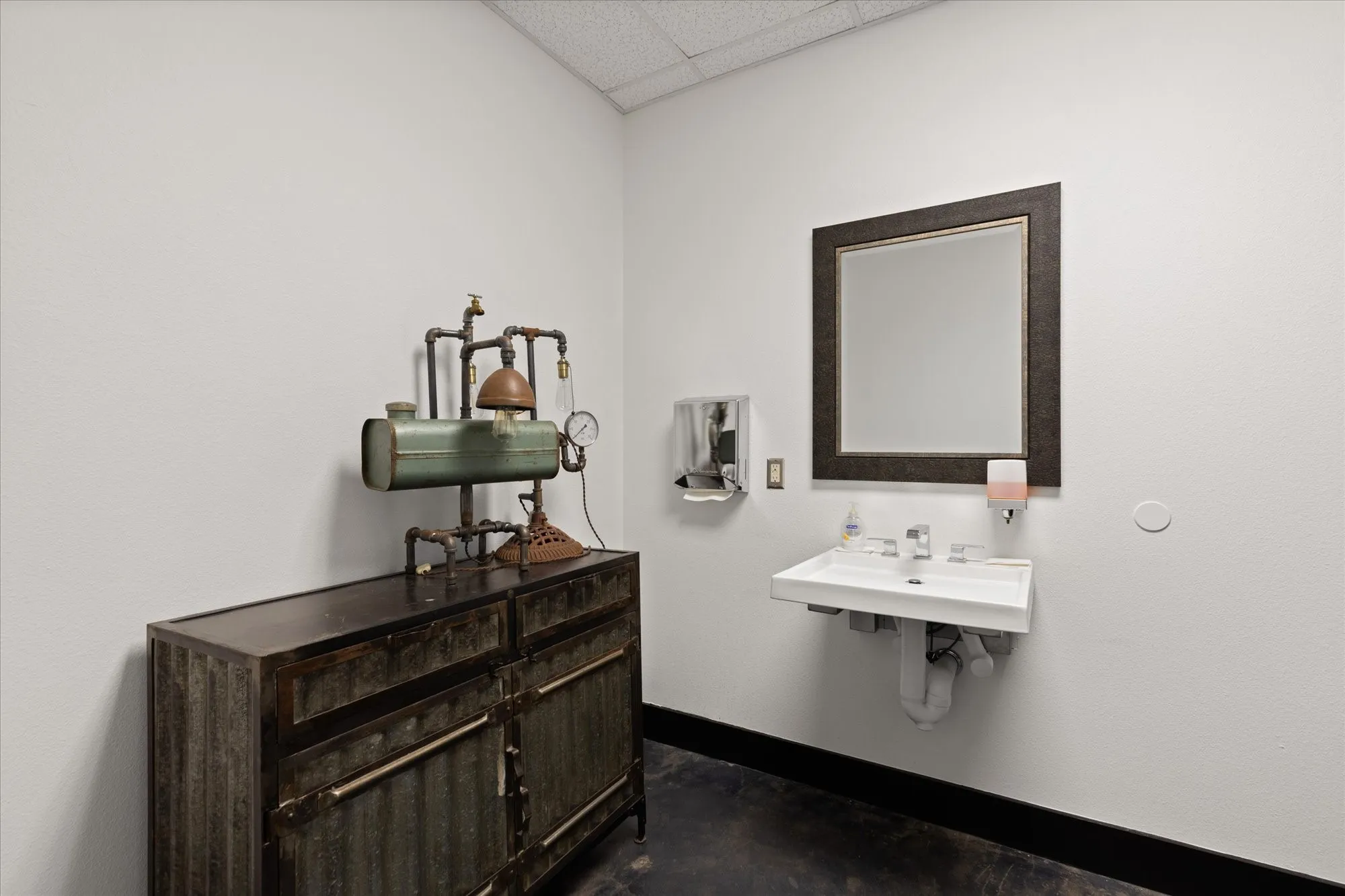 Office For Sale in Gregg County , 501 N Third Street, Longview, Texas 75602, 0, 0, Garage spaces, 0 Sqft, built in 1930, mls#21327833, Real Estate Agent in Longview, Homes For Sale in Gregg county, Homes For Sale in Longview, Realtor in Longview Texas, Real Estate Brokerage Independent Realty Texas, Luminita Cordes Realtor