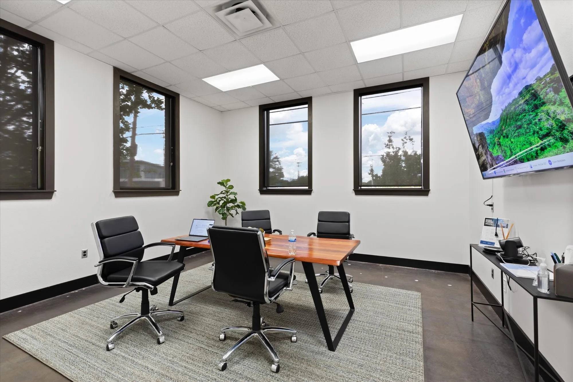Office For Sale in Gregg County , 501 N Third Street, Longview, Texas 75602, 0, 0, Garage spaces, 0 Sqft, built in 1930, mls#21327833, Real Estate Agent in Longview, Homes For Sale in Gregg county, Homes For Sale in Longview, Realtor in Longview Texas, Real Estate Brokerage Independent Realty Texas, Luminita Cordes Realtor