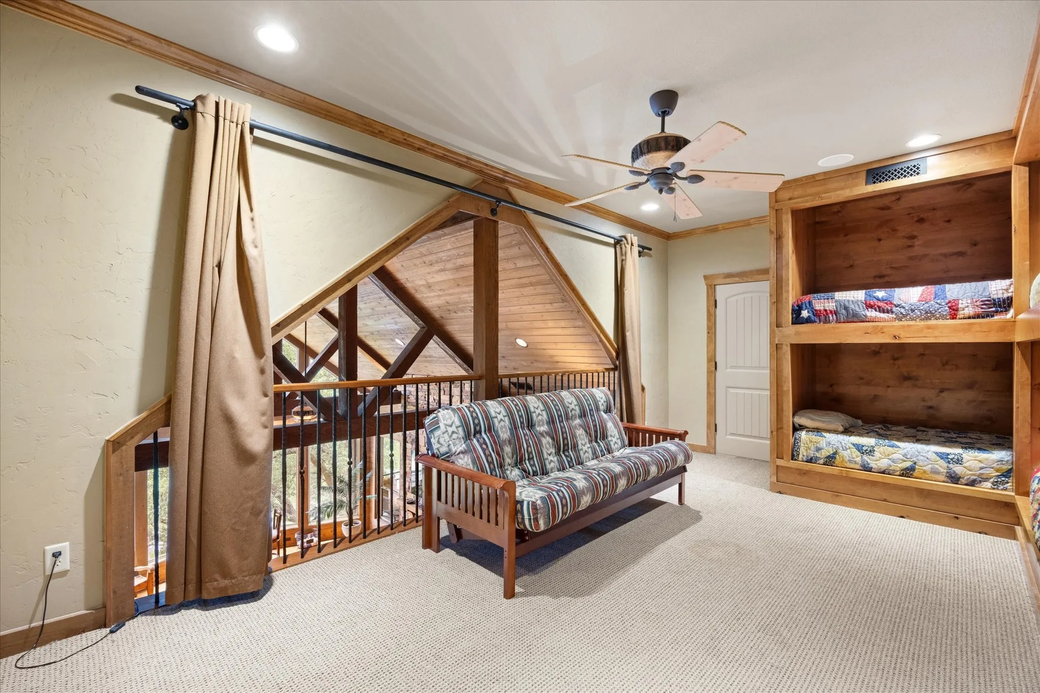 Single Family Residence For Sale in Hood County , 1101 Hidden Cove Trail, Granbury, Texas 76049, 5 Bedroom, 6 Bathroom, 2 Garage spaces, 4,157 Sqft, built in 2006, mls#21320167, Real Estate Agent in Granbury, Homes For Sale in Hood county, Homes For Sale in Granbury, Realtor in Granbury Texas, Real Estate Brokerage Independent Realty Texas, Luminita Cordes Realtor