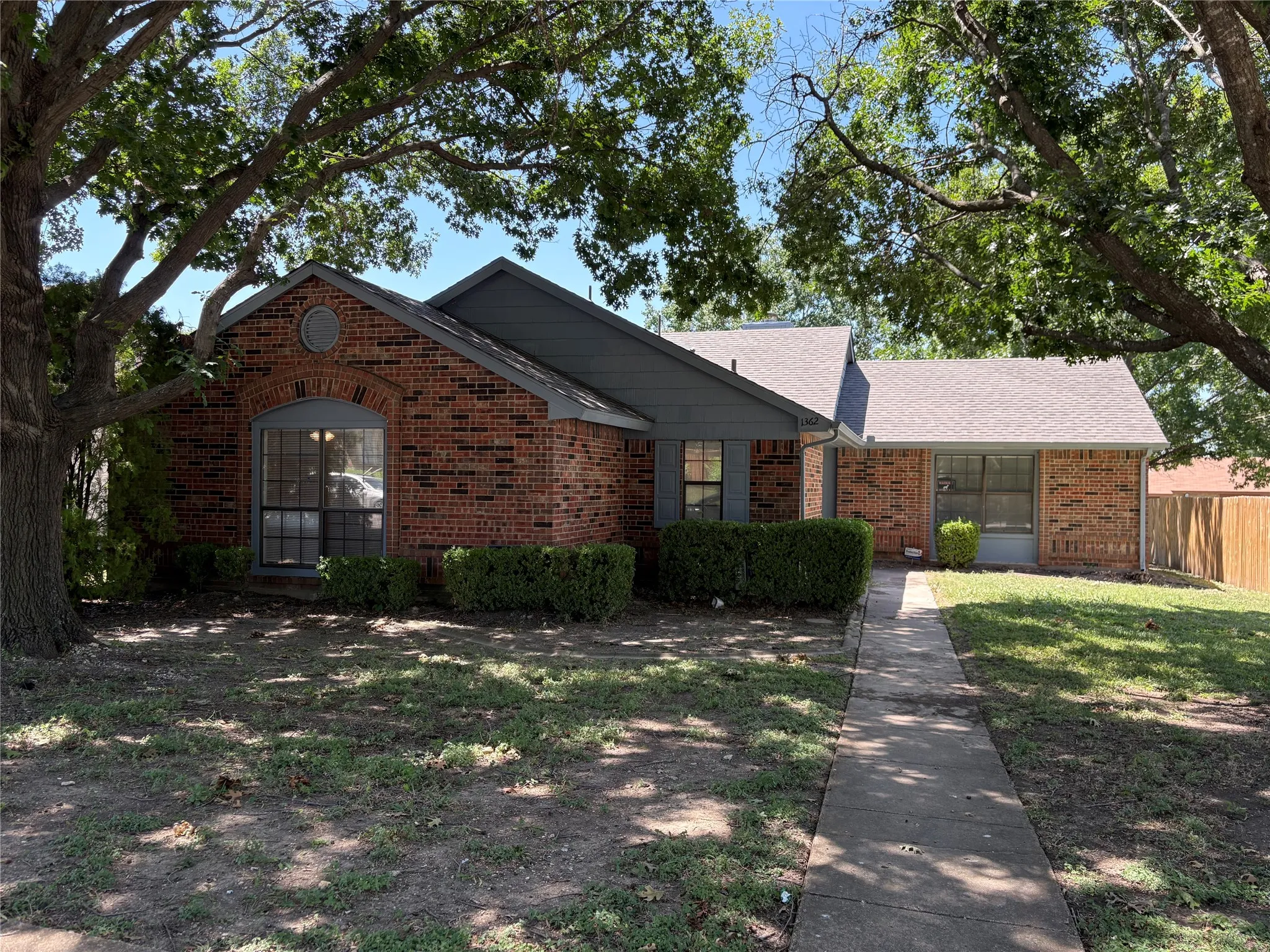 Single Family Residence For Sale in Dallas County , 1362 Southridge Drive, Lancaster, Texas 75146, 3 Bedroom, 2 Bathroom, 2 Garage spaces, 1,412 Sqft, built in 1984, mls#21327454, Real Estate Agent in Lancaster, Homes For Sale in Dallas county, Homes For Sale in Lancaster, Realtor in Lancaster Texas, Real Estate Brokerage Independent Realty Texas, Luminita Cordes Realtor