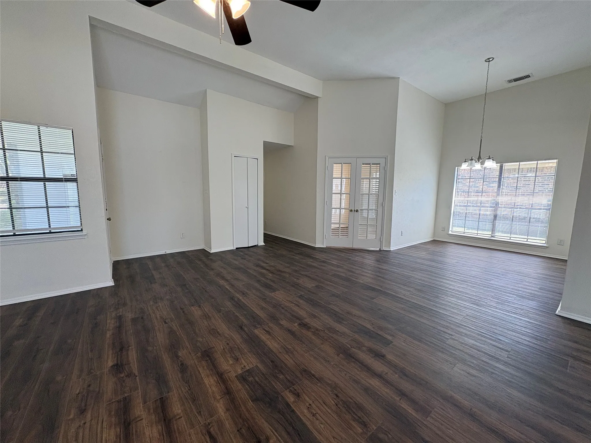 Single Family Residence For Sale in Dallas County , 1362 Southridge Drive, Lancaster, Texas 75146, 3 Bedroom, 2 Bathroom, 2 Garage spaces, 1,412 Sqft, built in 1984, mls#21327454, Real Estate Agent in Lancaster, Homes For Sale in Dallas county, Homes For Sale in Lancaster, Realtor in Lancaster Texas, Real Estate Brokerage Independent Realty Texas, Luminita Cordes Realtor