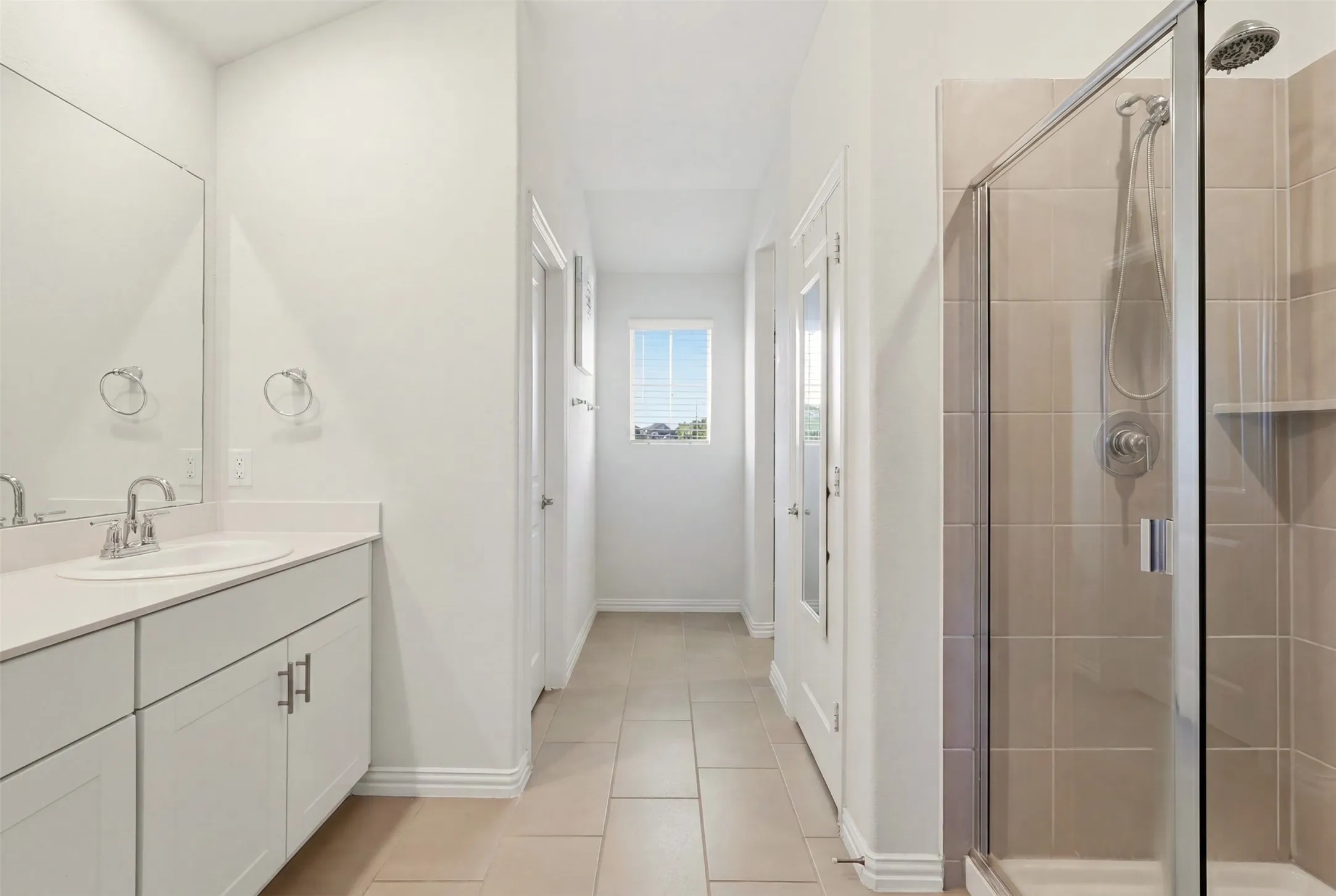 Single Family Residence For Sale in Tarrant County , 10529 Smiths Bend Road, Fort Worth, Texas 76126, 3 Bedroom, 3 Bathroom, 2 Garage spaces, 2,128 Sqft, built in 2021, mls#21326544, Real Estate Agent in Fort Worth, Homes For Sale in Tarrant county, Homes For Sale in Fort Worth, Realtor in Fort Worth Texas, Real Estate Brokerage Independent Realty Texas, Luminita Cordes Realtor