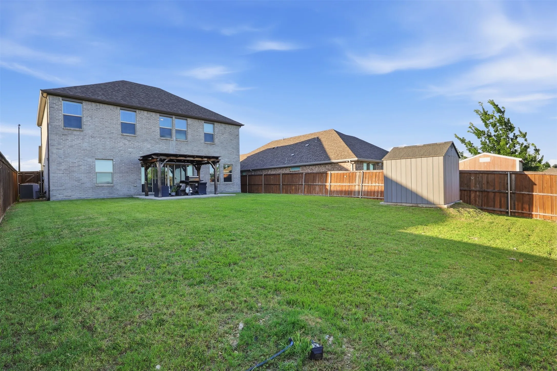 Single Family Residence For Sale in Tarrant County , 10529 Smiths Bend Road, Fort Worth, Texas 76126, 3 Bedroom, 3 Bathroom, 2 Garage spaces, 2,128 Sqft, built in 2021, mls#21326544, Real Estate Agent in Fort Worth, Homes For Sale in Tarrant county, Homes For Sale in Fort Worth, Realtor in Fort Worth Texas, Real Estate Brokerage Independent Realty Texas, Luminita Cordes Realtor