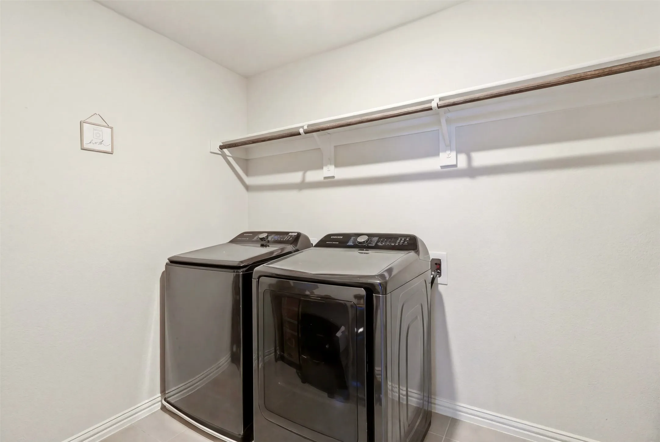 Single Family Residence For Sale in Tarrant County , 10529 Smiths Bend Road, Fort Worth, Texas 76126, 3 Bedroom, 3 Bathroom, 2 Garage spaces, 2,128 Sqft, built in 2021, mls#21326544, Real Estate Agent in Fort Worth, Homes For Sale in Tarrant county, Homes For Sale in Fort Worth, Realtor in Fort Worth Texas, Real Estate Brokerage Independent Realty Texas, Luminita Cordes Realtor