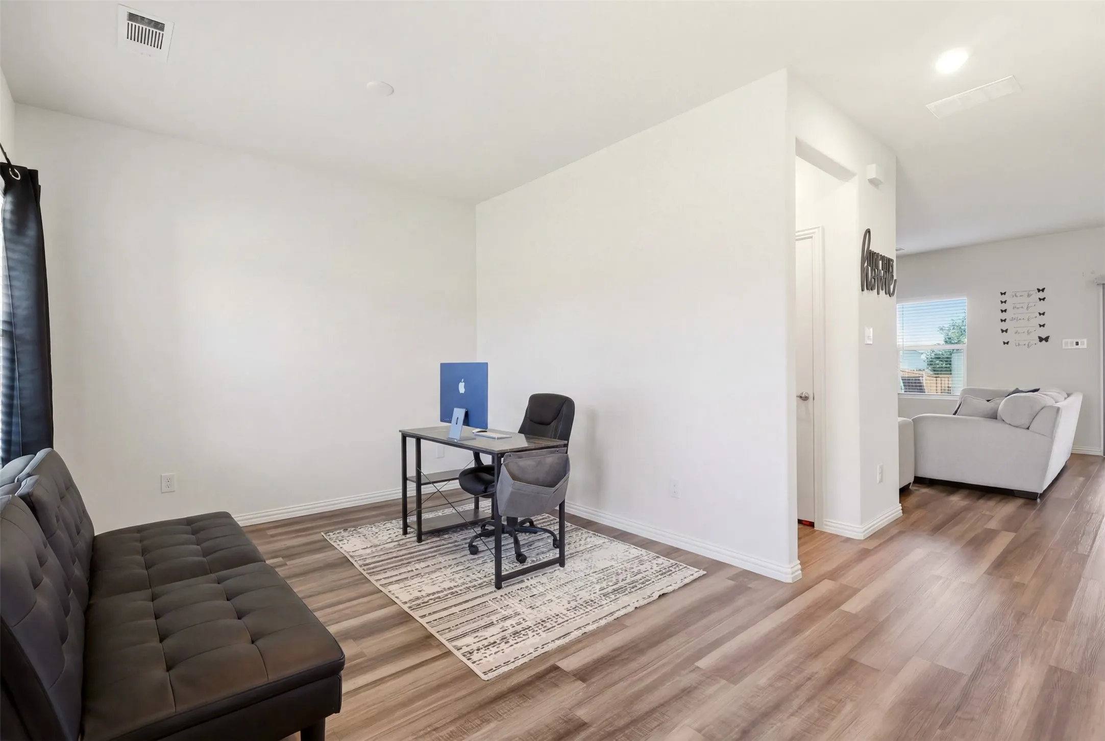Single Family Residence For Sale in Tarrant County , 10529 Smiths Bend Road, Fort Worth, Texas 76126, 3 Bedroom, 3 Bathroom, 2 Garage spaces, 2,128 Sqft, built in 2021, mls#21326544, Real Estate Agent in Fort Worth, Homes For Sale in Tarrant county, Homes For Sale in Fort Worth, Realtor in Fort Worth Texas, Real Estate Brokerage Independent Realty Texas, Luminita Cordes Realtor