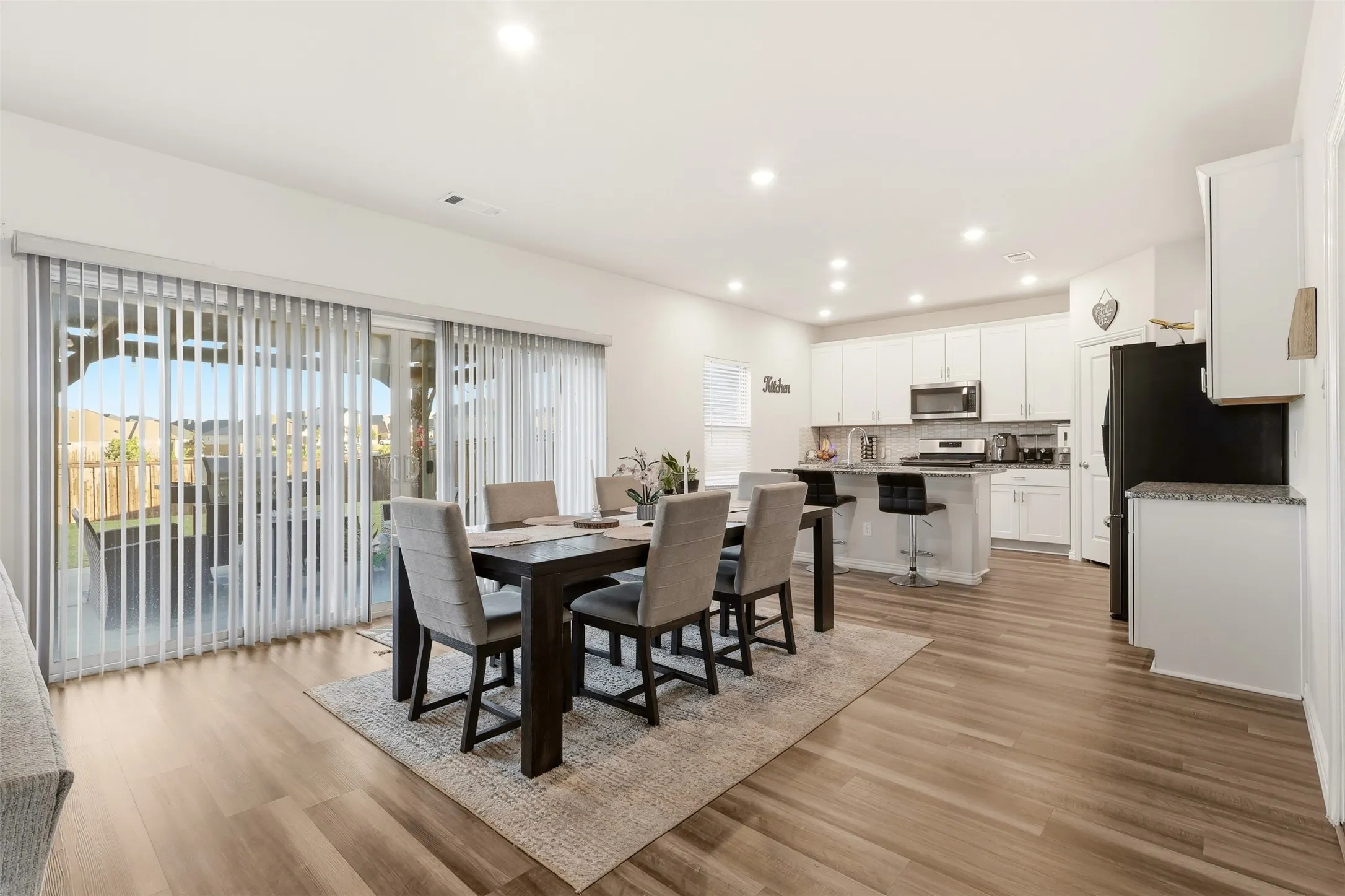 Single Family Residence For Sale in Tarrant County , 10529 Smiths Bend Road, Fort Worth, Texas 76126, 3 Bedroom, 3 Bathroom, 2 Garage spaces, 2,128 Sqft, built in 2021, mls#21326544, Real Estate Agent in Fort Worth, Homes For Sale in Tarrant county, Homes For Sale in Fort Worth, Realtor in Fort Worth Texas, Real Estate Brokerage Independent Realty Texas, Luminita Cordes Realtor