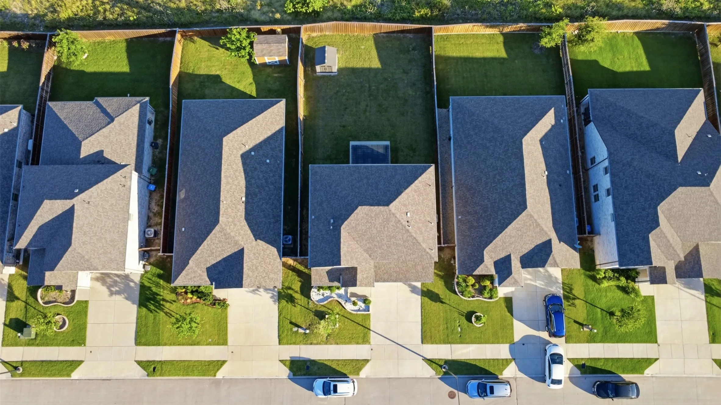 Single Family Residence For Sale in Tarrant County , 10529 Smiths Bend Road, Fort Worth, Texas 76126, 3 Bedroom, 3 Bathroom, 2 Garage spaces, 2,128 Sqft, built in 2021, mls#21326544, Real Estate Agent in Fort Worth, Homes For Sale in Tarrant county, Homes For Sale in Fort Worth, Realtor in Fort Worth Texas, Real Estate Brokerage Independent Realty Texas, Luminita Cordes Realtor
