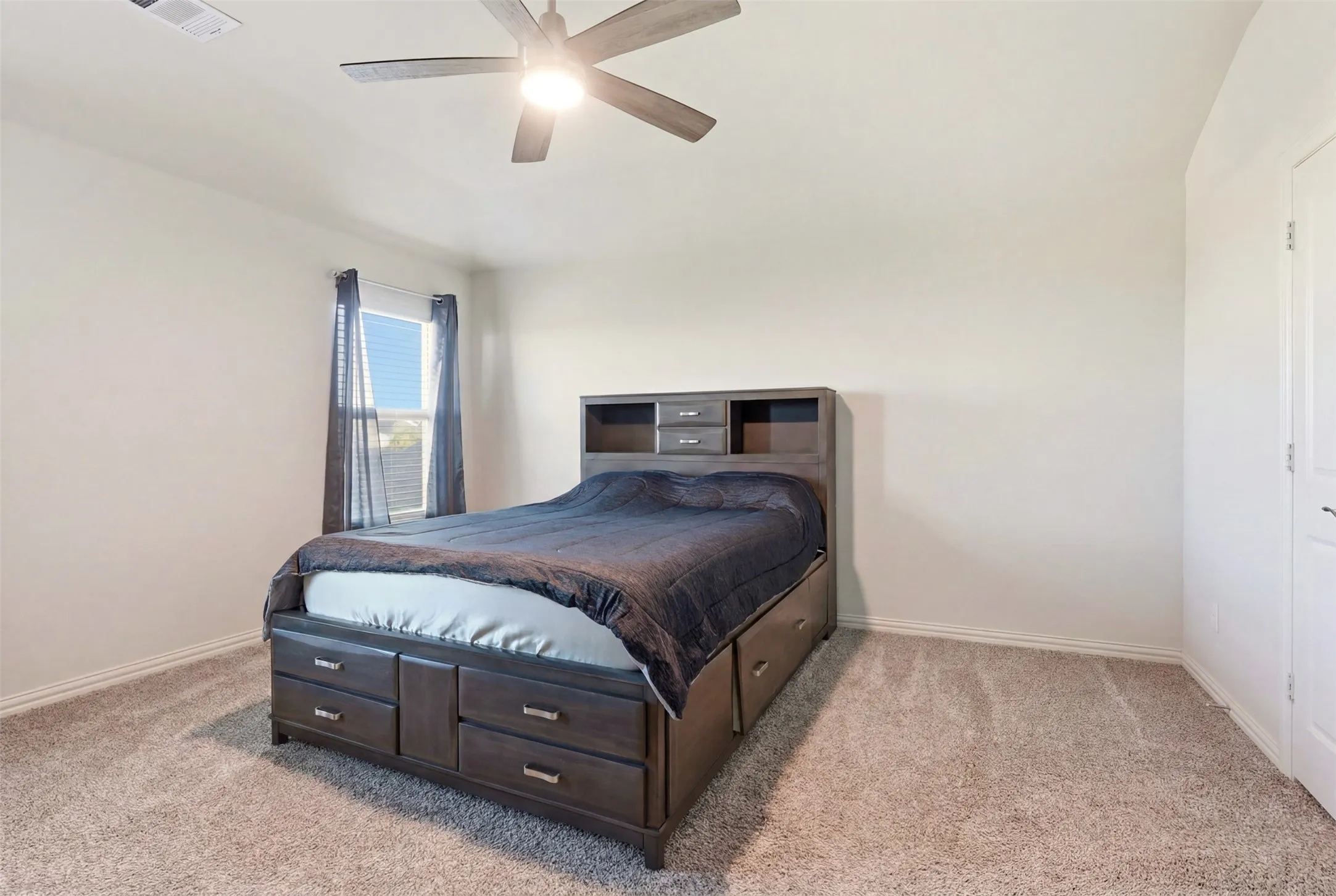 Single Family Residence For Sale in Tarrant County , 10529 Smiths Bend Road, Fort Worth, Texas 76126, 3 Bedroom, 3 Bathroom, 2 Garage spaces, 2,128 Sqft, built in 2021, mls#21326544, Real Estate Agent in Fort Worth, Homes For Sale in Tarrant county, Homes For Sale in Fort Worth, Realtor in Fort Worth Texas, Real Estate Brokerage Independent Realty Texas, Luminita Cordes Realtor