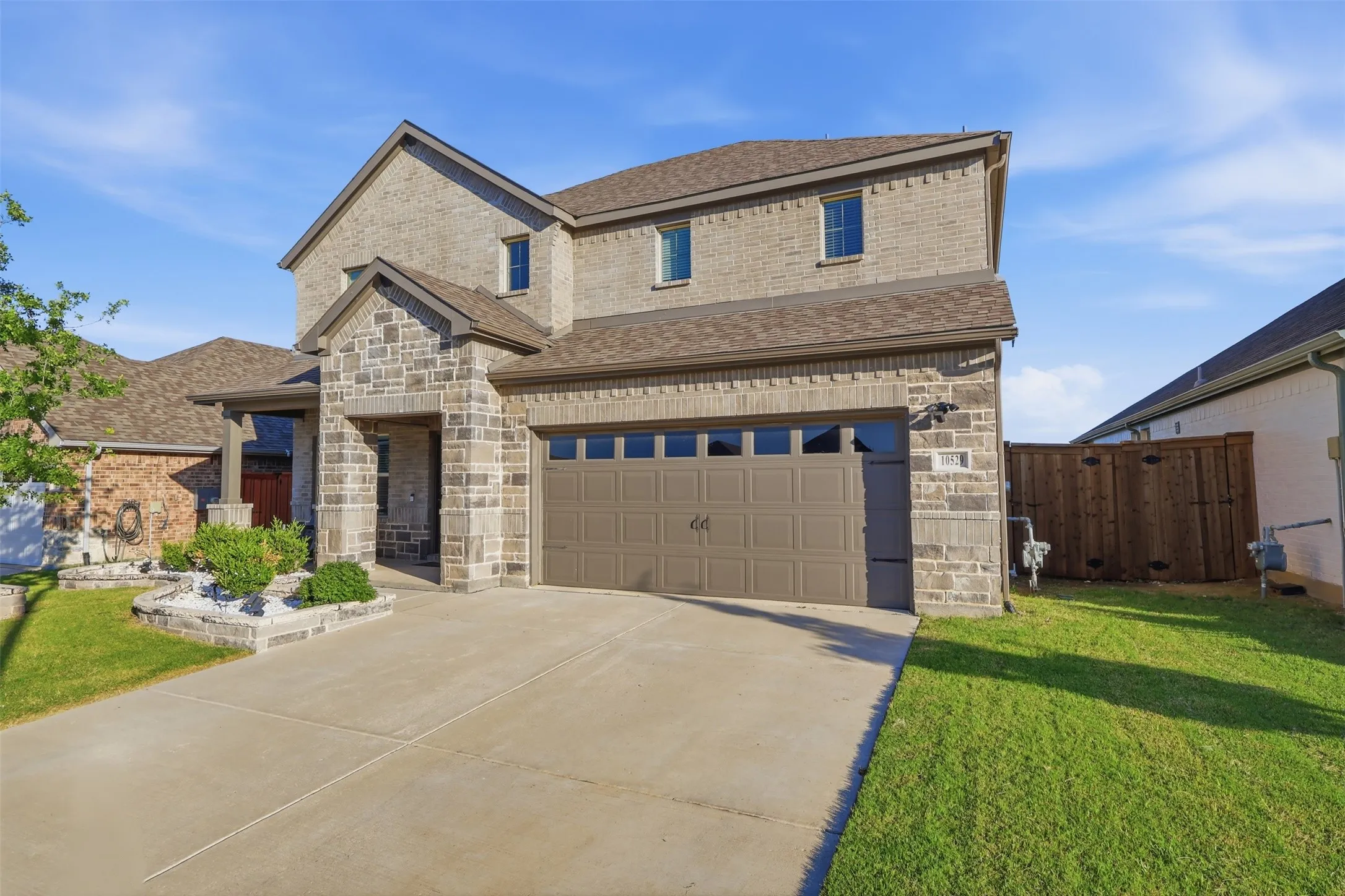 Single Family Residence For Sale in Tarrant County , 10529 Smiths Bend Road, Fort Worth, Texas 76126, 3 Bedroom, 3 Bathroom, 2 Garage spaces, 2,128 Sqft, built in 2021, mls#21326544, Real Estate Agent in Fort Worth, Homes For Sale in Tarrant county, Homes For Sale in Fort Worth, Realtor in Fort Worth Texas, Real Estate Brokerage Independent Realty Texas, Luminita Cordes Realtor