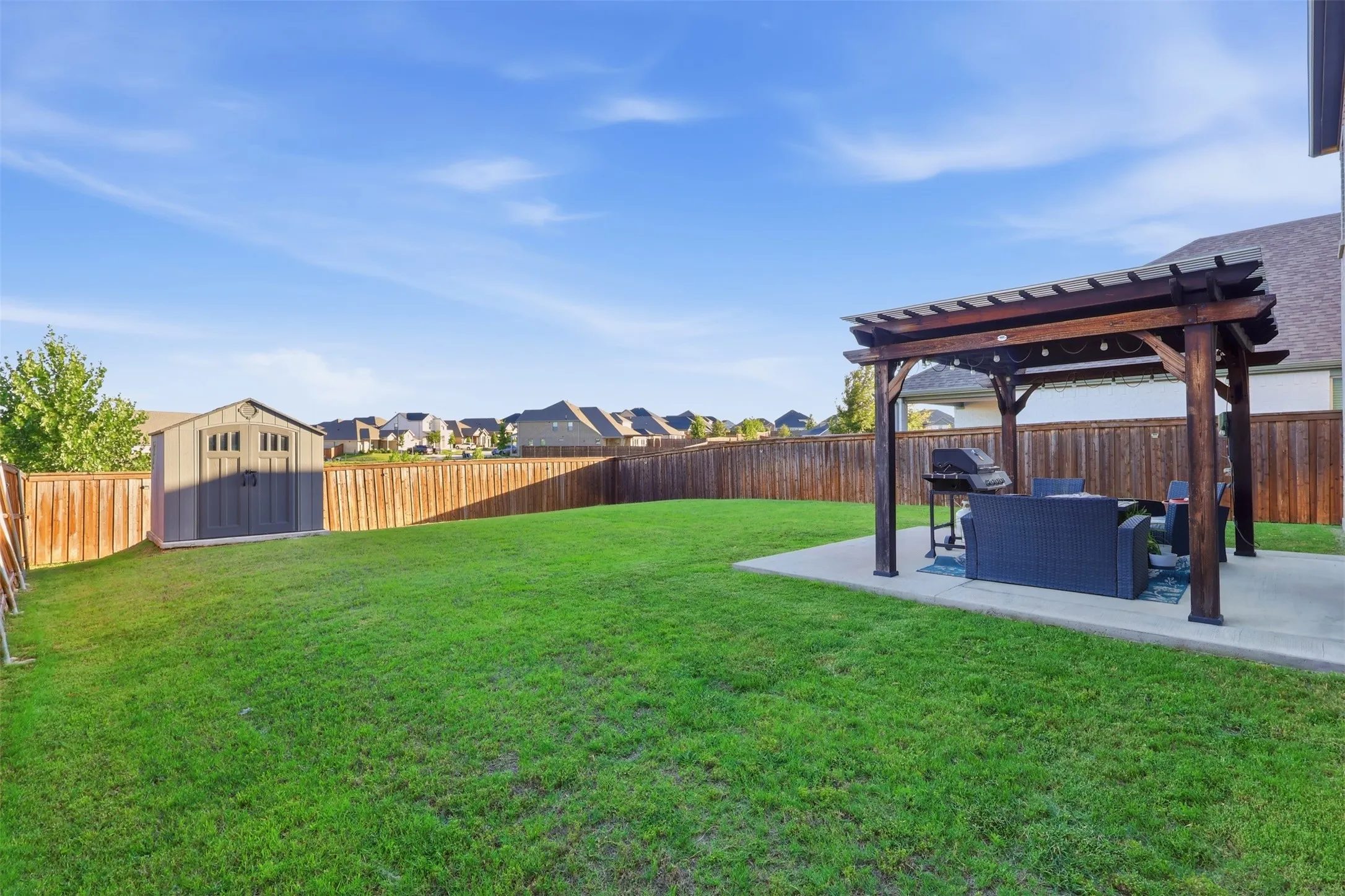 Single Family Residence For Sale in Tarrant County , 10529 Smiths Bend Road, Fort Worth, Texas 76126, 3 Bedroom, 3 Bathroom, 2 Garage spaces, 2,128 Sqft, built in 2021, mls#21326544, Real Estate Agent in Fort Worth, Homes For Sale in Tarrant county, Homes For Sale in Fort Worth, Realtor in Fort Worth Texas, Real Estate Brokerage Independent Realty Texas, Luminita Cordes Realtor
