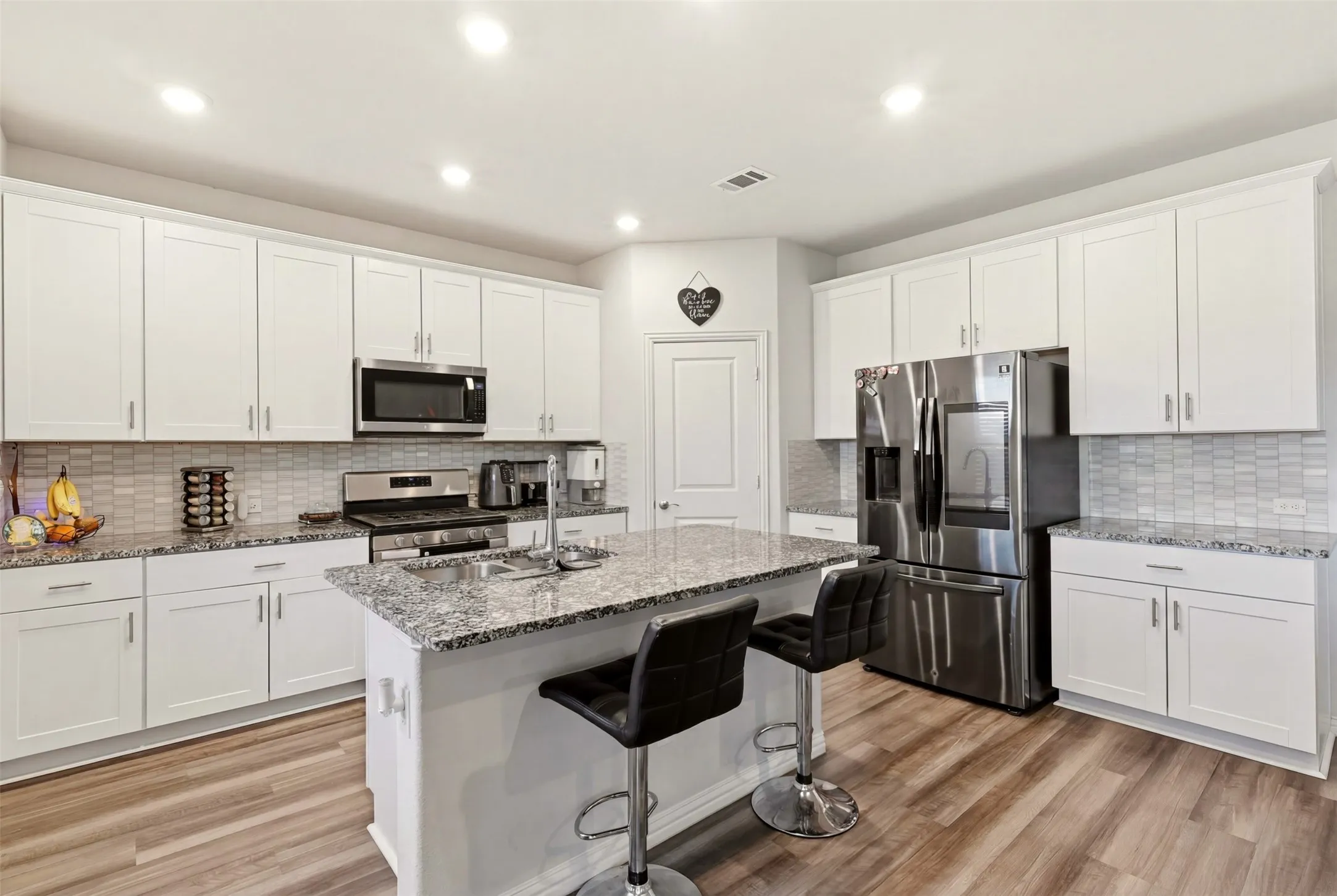 Single Family Residence For Sale in Tarrant County , 10529 Smiths Bend Road, Fort Worth, Texas 76126, 3 Bedroom, 3 Bathroom, 2 Garage spaces, 2,128 Sqft, built in 2021, mls#21326544, Real Estate Agent in Fort Worth, Homes For Sale in Tarrant county, Homes For Sale in Fort Worth, Realtor in Fort Worth Texas, Real Estate Brokerage Independent Realty Texas, Luminita Cordes Realtor