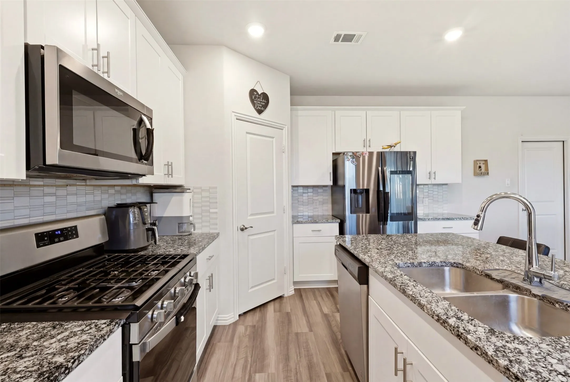 Single Family Residence For Sale in Tarrant County , 10529 Smiths Bend Road, Fort Worth, Texas 76126, 3 Bedroom, 3 Bathroom, 2 Garage spaces, 2,128 Sqft, built in 2021, mls#21326544, Real Estate Agent in Fort Worth, Homes For Sale in Tarrant county, Homes For Sale in Fort Worth, Realtor in Fort Worth Texas, Real Estate Brokerage Independent Realty Texas, Luminita Cordes Realtor