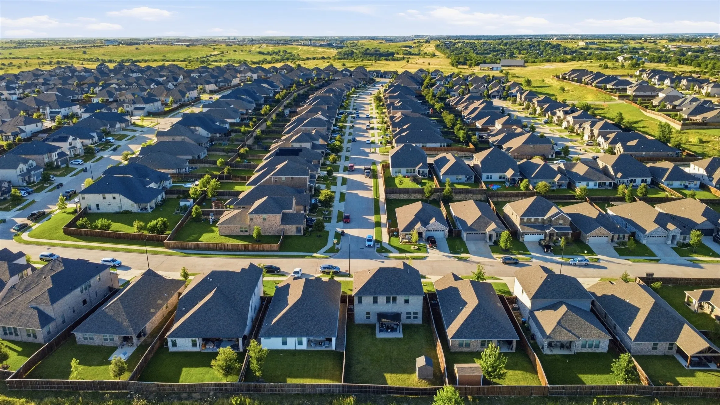 Single Family Residence For Sale in Tarrant County , 10529 Smiths Bend Road, Fort Worth, Texas 76126, 3 Bedroom, 3 Bathroom, 2 Garage spaces, 2,128 Sqft, built in 2021, mls#21326544, Real Estate Agent in Fort Worth, Homes For Sale in Tarrant county, Homes For Sale in Fort Worth, Realtor in Fort Worth Texas, Real Estate Brokerage Independent Realty Texas, Luminita Cordes Realtor