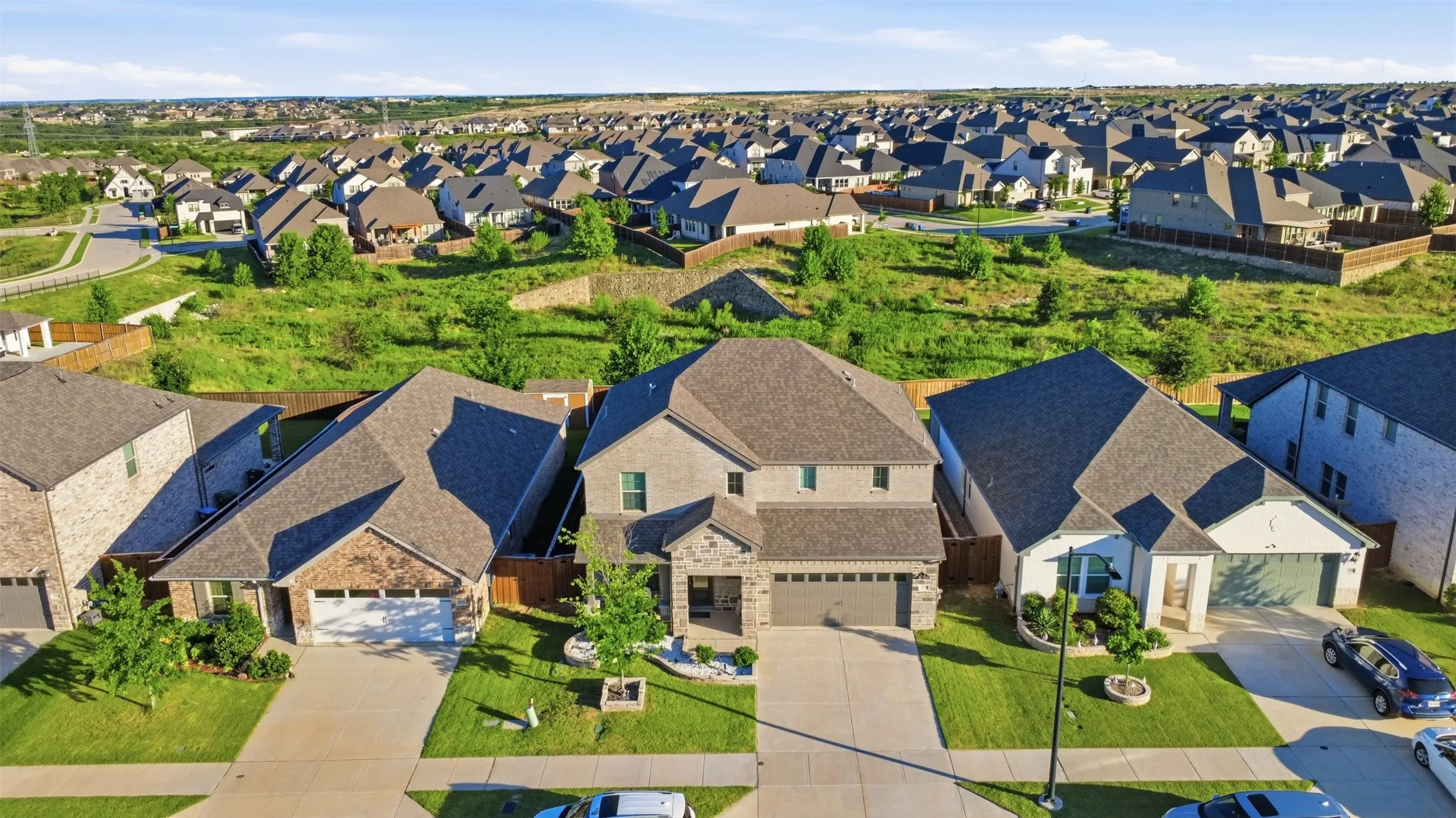 Single Family Residence For Sale in Tarrant County , 10529 Smiths Bend Road, Fort Worth, Texas 76126, 3 Bedroom, 3 Bathroom, 2 Garage spaces, 2,128 Sqft, built in 2021, mls#21326544, Real Estate Agent in Fort Worth, Homes For Sale in Tarrant county, Homes For Sale in Fort Worth, Realtor in Fort Worth Texas, Real Estate Brokerage Independent Realty Texas, Luminita Cordes Realtor
