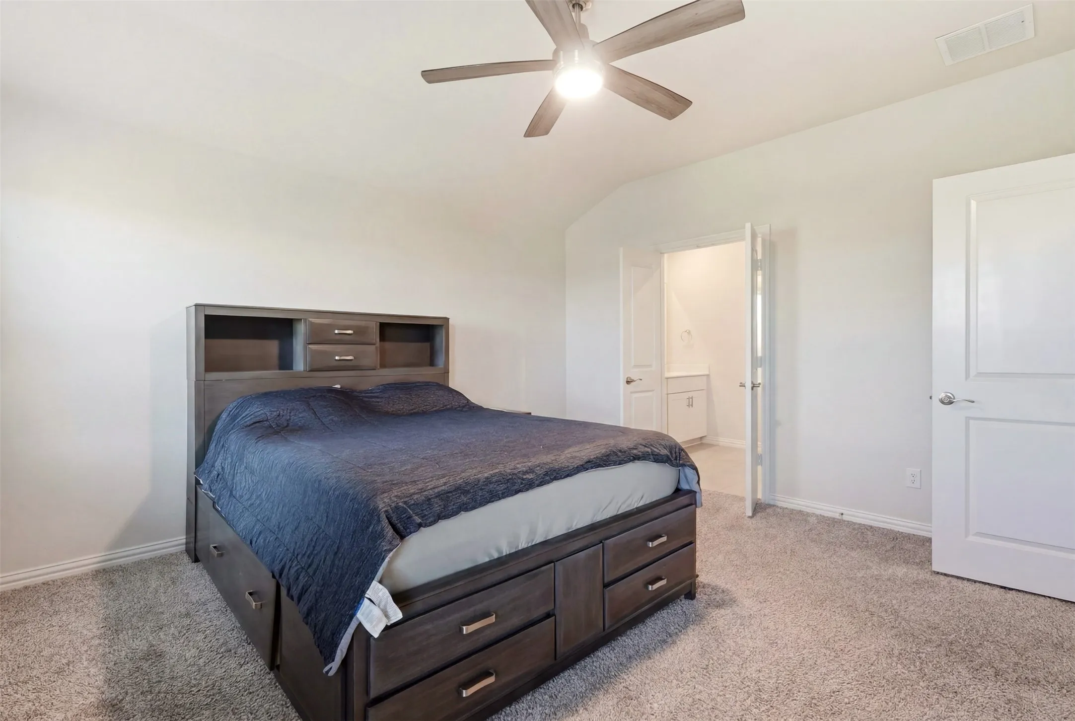 Single Family Residence For Sale in Tarrant County , 10529 Smiths Bend Road, Fort Worth, Texas 76126, 3 Bedroom, 3 Bathroom, 2 Garage spaces, 2,128 Sqft, built in 2021, mls#21326544, Real Estate Agent in Fort Worth, Homes For Sale in Tarrant county, Homes For Sale in Fort Worth, Realtor in Fort Worth Texas, Real Estate Brokerage Independent Realty Texas, Luminita Cordes Realtor