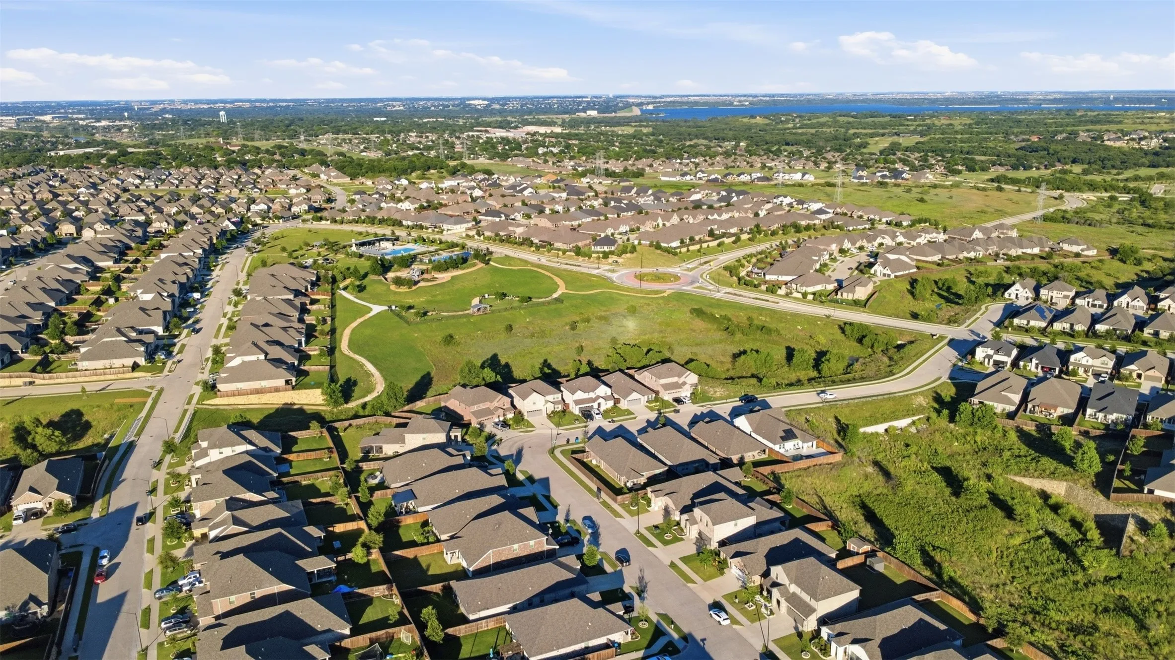 Single Family Residence For Sale in Tarrant County , 10529 Smiths Bend Road, Fort Worth, Texas 76126, 3 Bedroom, 3 Bathroom, 2 Garage spaces, 2,128 Sqft, built in 2021, mls#21326544, Real Estate Agent in Fort Worth, Homes For Sale in Tarrant county, Homes For Sale in Fort Worth, Realtor in Fort Worth Texas, Real Estate Brokerage Independent Realty Texas, Luminita Cordes Realtor