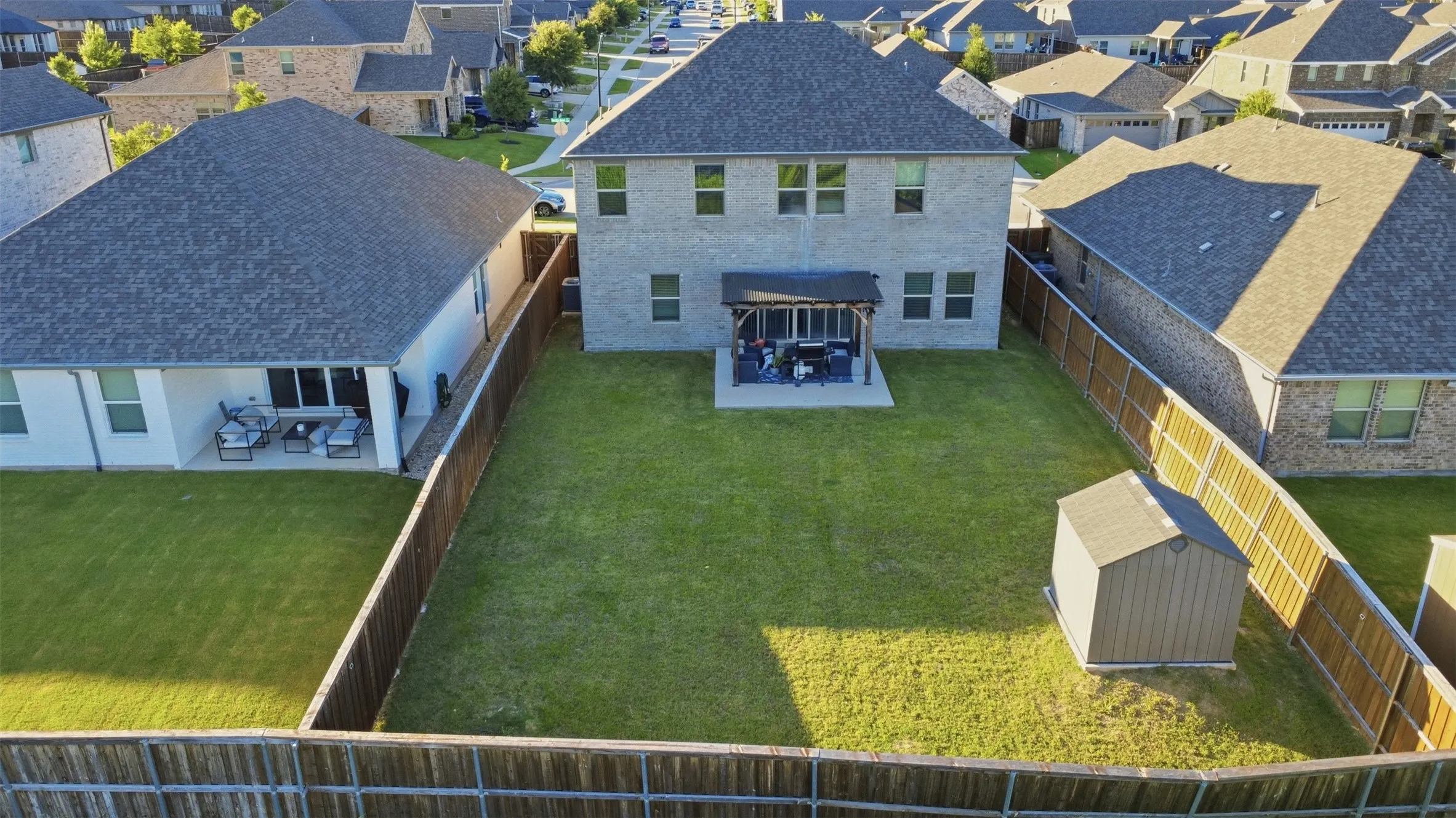 Single Family Residence For Sale in Tarrant County , 10529 Smiths Bend Road, Fort Worth, Texas 76126, 3 Bedroom, 3 Bathroom, 2 Garage spaces, 2,128 Sqft, built in 2021, mls#21326544, Real Estate Agent in Fort Worth, Homes For Sale in Tarrant county, Homes For Sale in Fort Worth, Realtor in Fort Worth Texas, Real Estate Brokerage Independent Realty Texas, Luminita Cordes Realtor