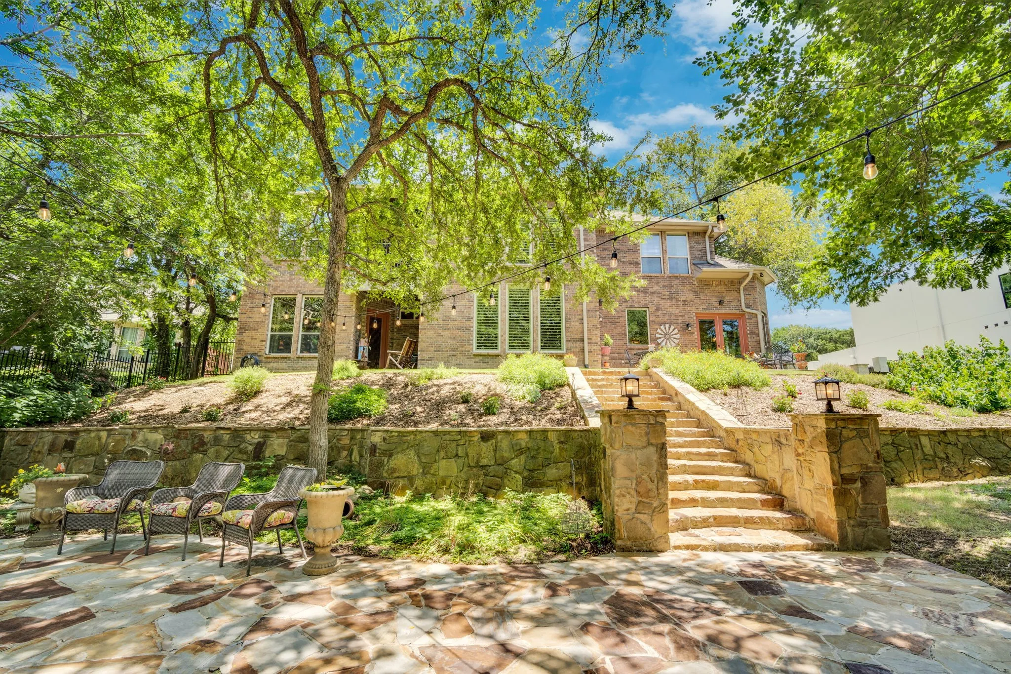Single Family Residence For Sale in Ellis County , 1811 Magic Valley Lane, Cedar Hill, Texas 75104, 3 Bedroom, 3 Bathroom, 3 Garage spaces, 3,920 Sqft, built in 2005, mls#21325365, Real Estate Agent in Cedar Hill, Homes For Sale in Ellis county, Homes For Sale in Cedar Hill, Realtor in Cedar Hill Texas, Real Estate Brokerage Independent Realty Texas, Luminita Cordes Realtor