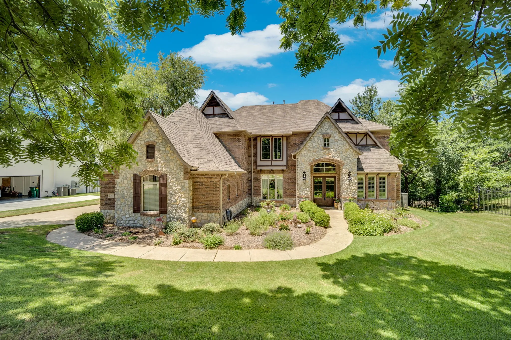Single Family Residence For Sale in Ellis County , 1811 Magic Valley Lane, Cedar Hill, Texas 75104, 3 Bedroom, 3 Bathroom, 3 Garage spaces, 3,920 Sqft, built in 2005, mls#21325365, Real Estate Agent in Cedar Hill, Homes For Sale in Ellis county, Homes For Sale in Cedar Hill, Realtor in Cedar Hill Texas, Real Estate Brokerage Independent Realty Texas, Luminita Cordes Realtor