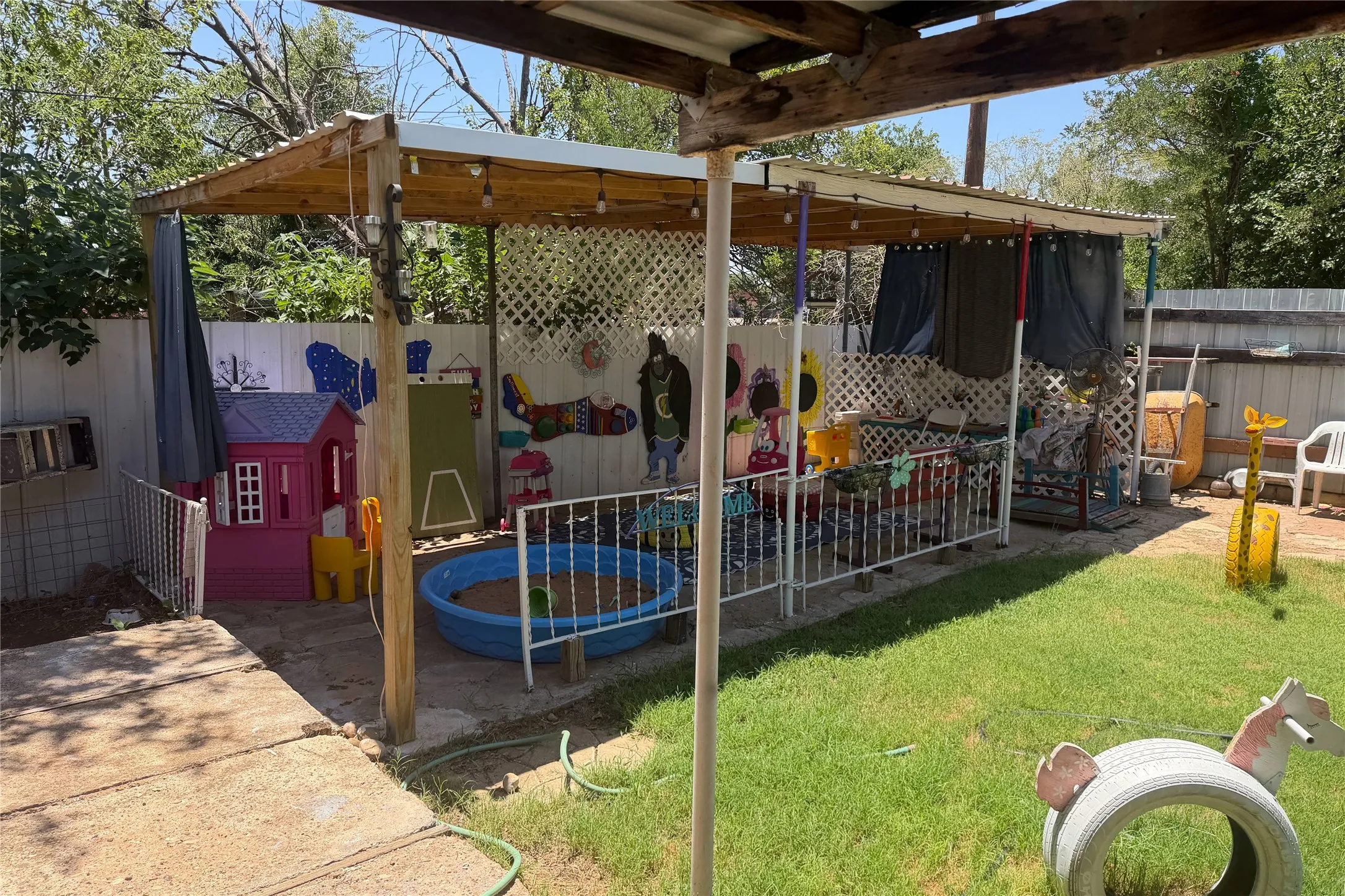 Single Family Residence For Sale in Cottle County , 908 15th Street, Paducah, Texas 79248, 3 Bedroom, 3 Bathroom, Garage spaces, 2,024 Sqft, built in 1960, mls#21327863, Real Estate Agent in Paducah, Homes For Sale in Cottle county, Homes For Sale in Paducah, Realtor in Paducah Texas, Real Estate Brokerage Independent Realty Texas, Luminita Cordes Realtor
