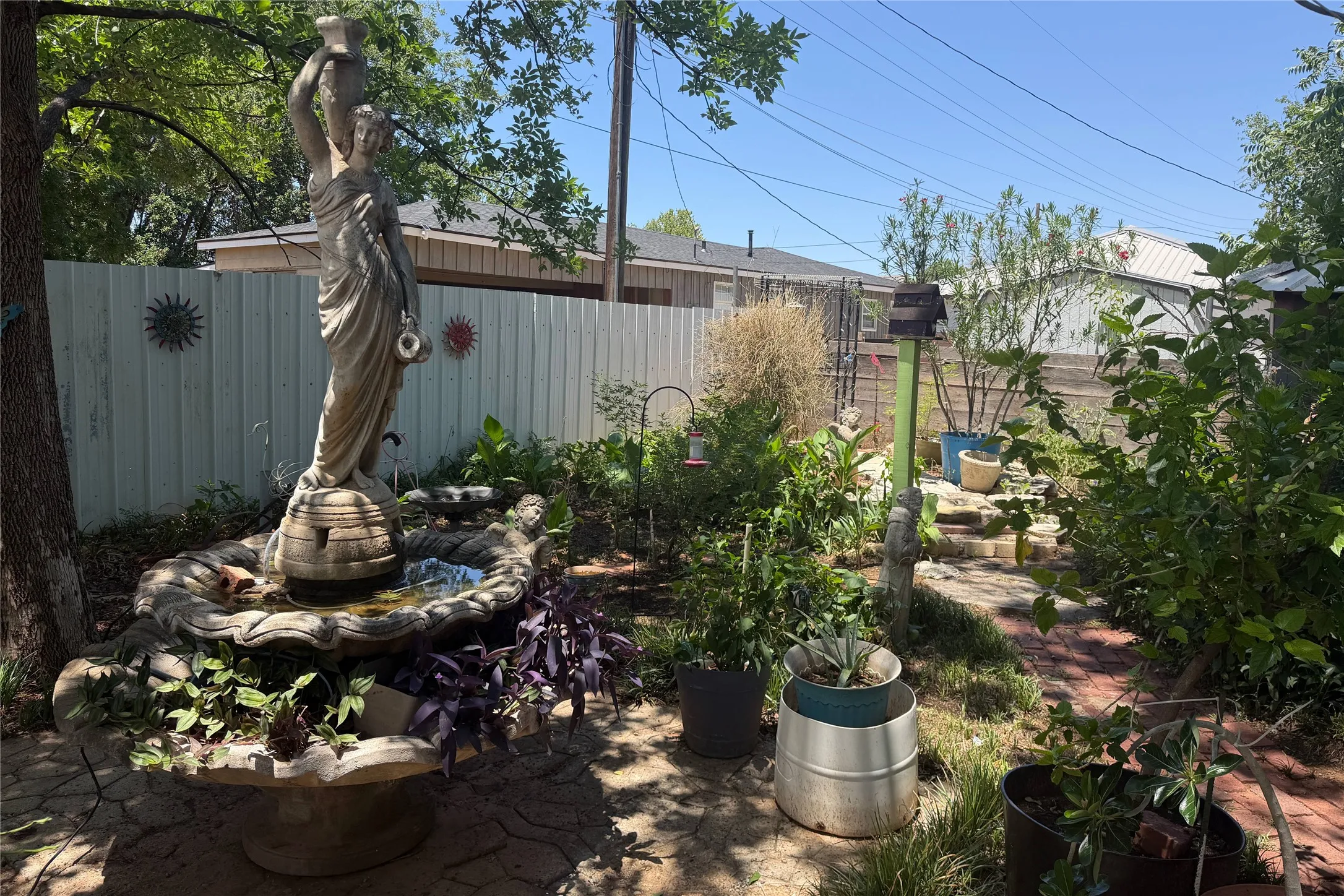 Single Family Residence For Sale in Cottle County , 908 15th Street, Paducah, Texas 79248, 3 Bedroom, 3 Bathroom, Garage spaces, 2,024 Sqft, built in 1960, mls#21327863, Real Estate Agent in Paducah, Homes For Sale in Cottle county, Homes For Sale in Paducah, Realtor in Paducah Texas, Real Estate Brokerage Independent Realty Texas, Luminita Cordes Realtor