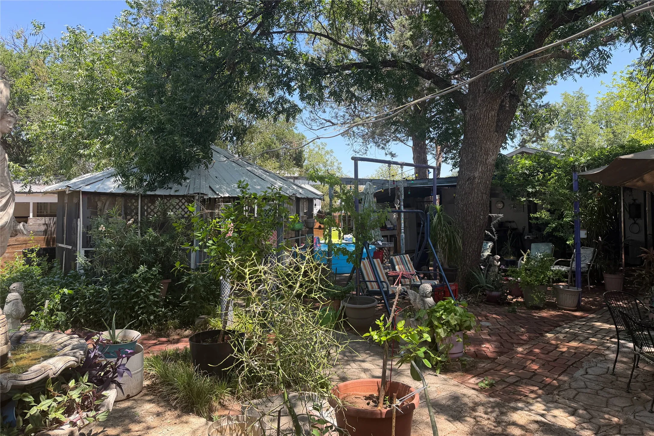 Single Family Residence For Sale in Cottle County , 908 15th Street, Paducah, Texas 79248, 3 Bedroom, 3 Bathroom, Garage spaces, 2,024 Sqft, built in 1960, mls#21327863, Real Estate Agent in Paducah, Homes For Sale in Cottle county, Homes For Sale in Paducah, Realtor in Paducah Texas, Real Estate Brokerage Independent Realty Texas, Luminita Cordes Realtor