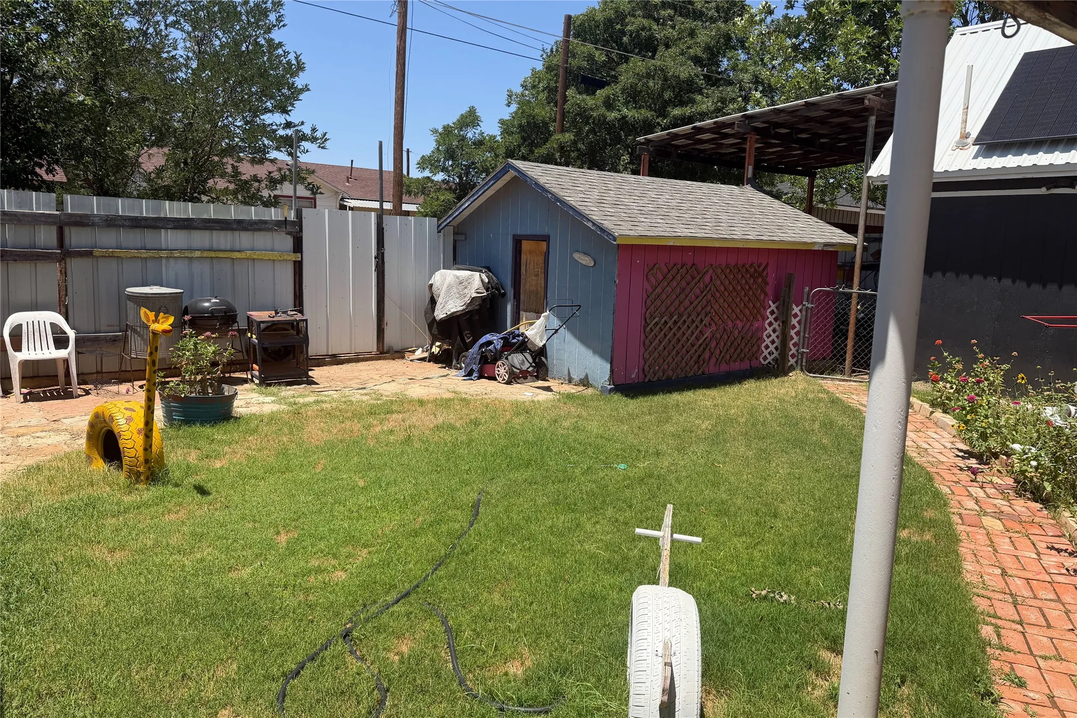 Single Family Residence For Sale in Cottle County , 908 15th Street, Paducah, Texas 79248, 3 Bedroom, 3 Bathroom, Garage spaces, 2,024 Sqft, built in 1960, mls#21327863, Real Estate Agent in Paducah, Homes For Sale in Cottle county, Homes For Sale in Paducah, Realtor in Paducah Texas, Real Estate Brokerage Independent Realty Texas, Luminita Cordes Realtor