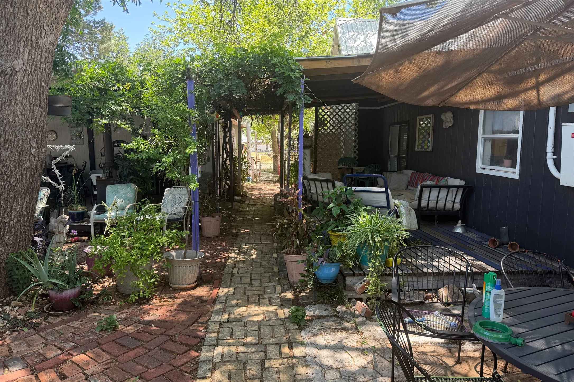 Single Family Residence For Sale in Cottle County , 908 15th Street, Paducah, Texas 79248, 3 Bedroom, 3 Bathroom, Garage spaces, 2,024 Sqft, built in 1960, mls#21327863, Real Estate Agent in Paducah, Homes For Sale in Cottle county, Homes For Sale in Paducah, Realtor in Paducah Texas, Real Estate Brokerage Independent Realty Texas, Luminita Cordes Realtor
