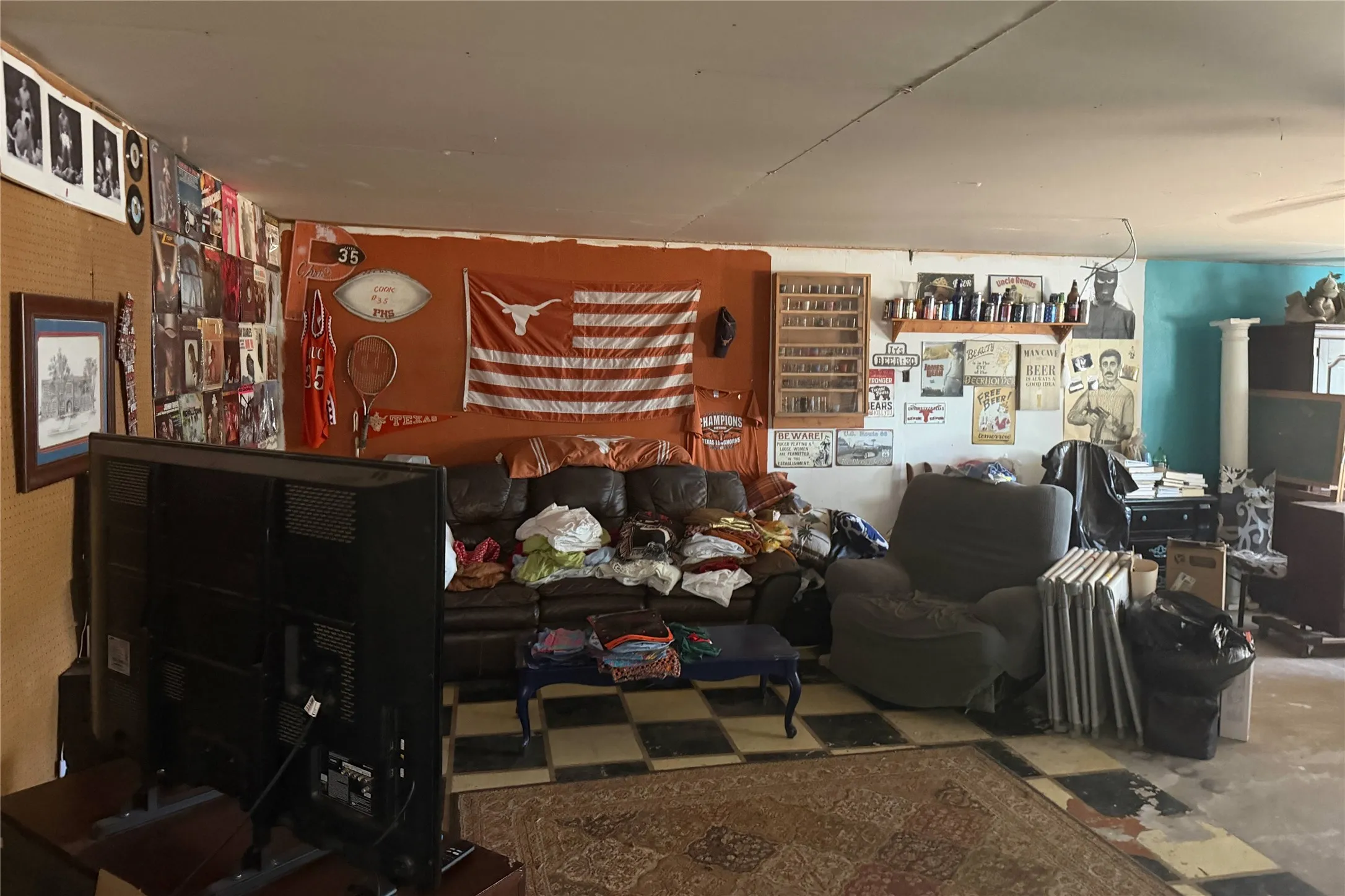Single Family Residence For Sale in Cottle County , 908 15th Street, Paducah, Texas 79248, 3 Bedroom, 3 Bathroom, Garage spaces, 2,024 Sqft, built in 1960, mls#21327863, Real Estate Agent in Paducah, Homes For Sale in Cottle county, Homes For Sale in Paducah, Realtor in Paducah Texas, Real Estate Brokerage Independent Realty Texas, Luminita Cordes Realtor