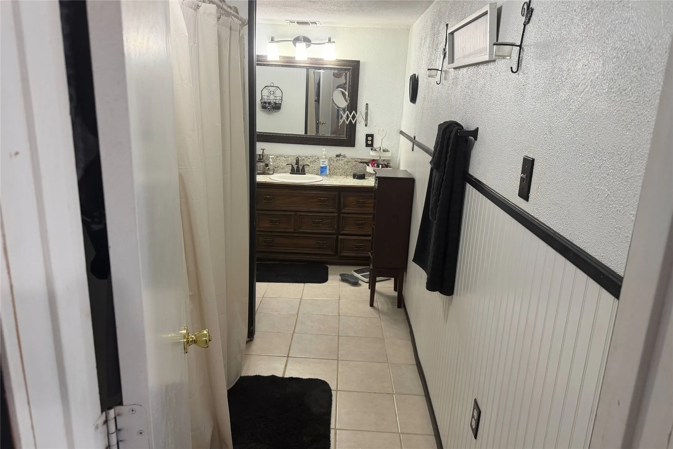 Single Family Residence For Sale in Cottle County , 908 15th Street, Paducah, Texas 79248, 3 Bedroom, 3 Bathroom, Garage spaces, 2,024 Sqft, built in 1960, mls#21327863, Real Estate Agent in Paducah, Homes For Sale in Cottle county, Homes For Sale in Paducah, Realtor in Paducah Texas, Real Estate Brokerage Independent Realty Texas, Luminita Cordes Realtor