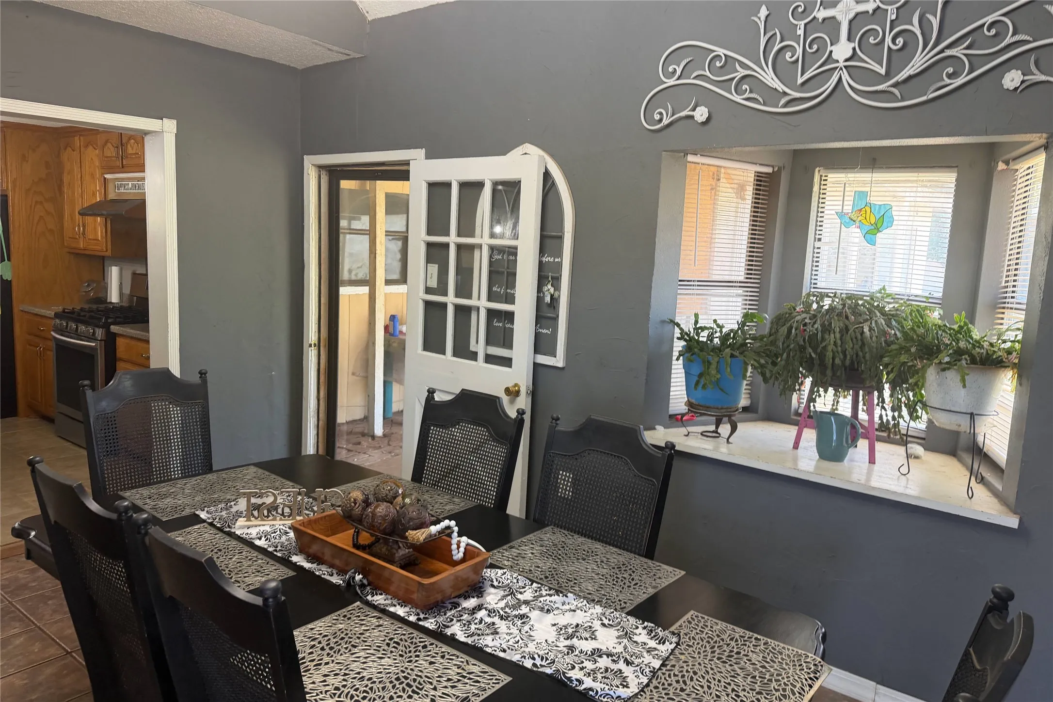 Single Family Residence For Sale in Cottle County , 908 15th Street, Paducah, Texas 79248, 3 Bedroom, 3 Bathroom, Garage spaces, 2,024 Sqft, built in 1960, mls#21327863, Real Estate Agent in Paducah, Homes For Sale in Cottle county, Homes For Sale in Paducah, Realtor in Paducah Texas, Real Estate Brokerage Independent Realty Texas, Luminita Cordes Realtor