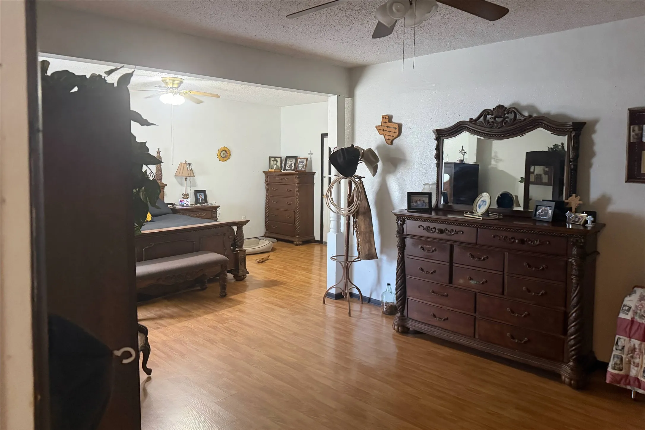Single Family Residence For Sale in Cottle County , 908 15th Street, Paducah, Texas 79248, 3 Bedroom, 3 Bathroom, Garage spaces, 2,024 Sqft, built in 1960, mls#21327863, Real Estate Agent in Paducah, Homes For Sale in Cottle county, Homes For Sale in Paducah, Realtor in Paducah Texas, Real Estate Brokerage Independent Realty Texas, Luminita Cordes Realtor