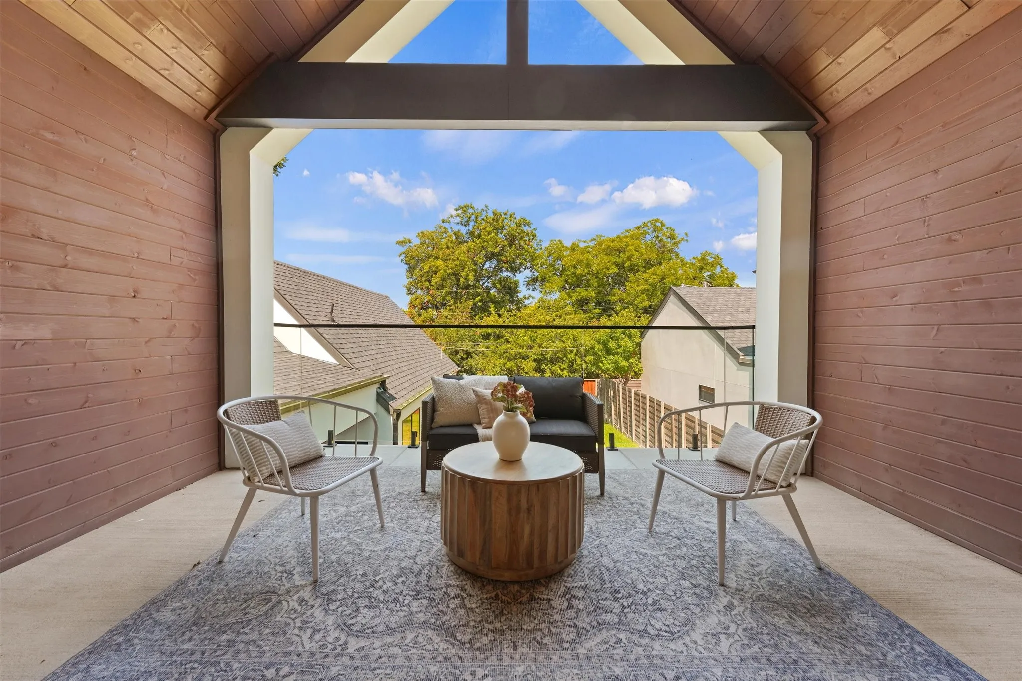 2nd floor balcony with premier view of the backyard