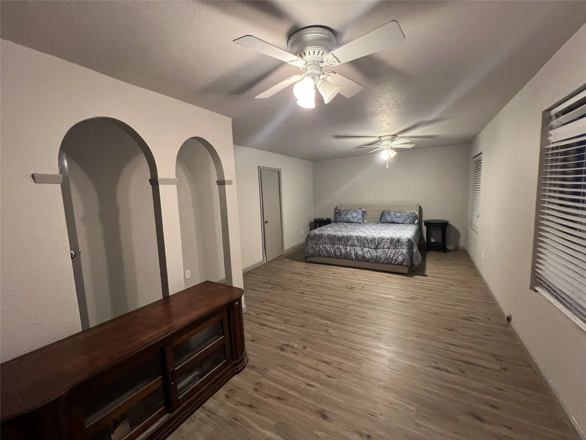 Townhouse For Sale in Dallas County , 2035 Clubview Drive, Carrollton, Texas 75006, 3 Bedroom, 2 Bathroom, Garage spaces, 1,780 Sqft, built in 1973, mls#21326804, Real Estate Agent in Carrollton, Homes For Sale in Dallas county, Homes For Sale in Carrollton, Realtor in Carrollton Texas, Real Estate Brokerage Independent Realty Texas, Luminita Cordes Realtor