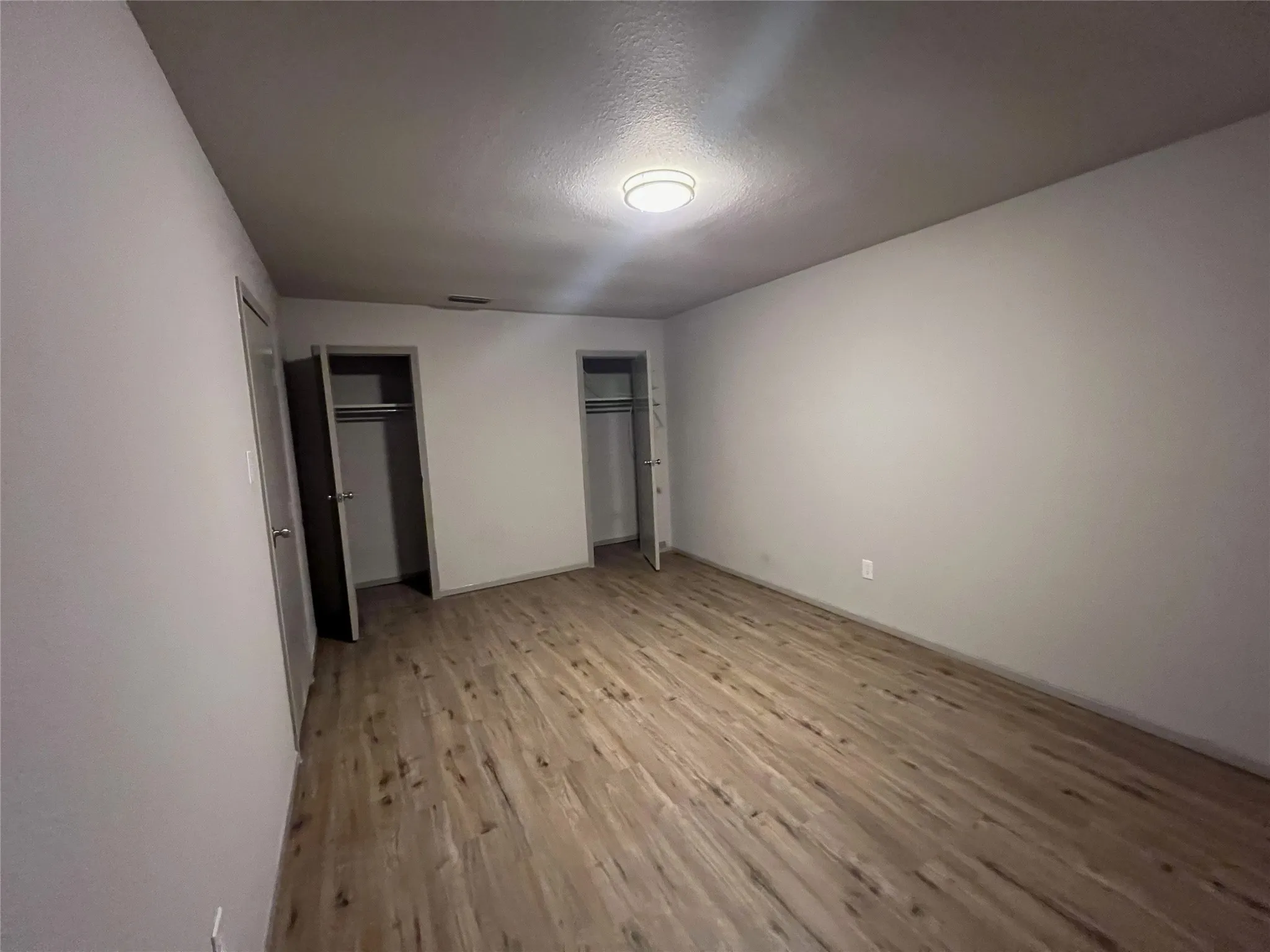 Townhouse For Sale in Dallas County , 2035 Clubview Drive, Carrollton, Texas 75006, 3 Bedroom, 2 Bathroom, Garage spaces, 1,780 Sqft, built in 1973, mls#21326804, Real Estate Agent in Carrollton, Homes For Sale in Dallas county, Homes For Sale in Carrollton, Realtor in Carrollton Texas, Real Estate Brokerage Independent Realty Texas, Luminita Cordes Realtor