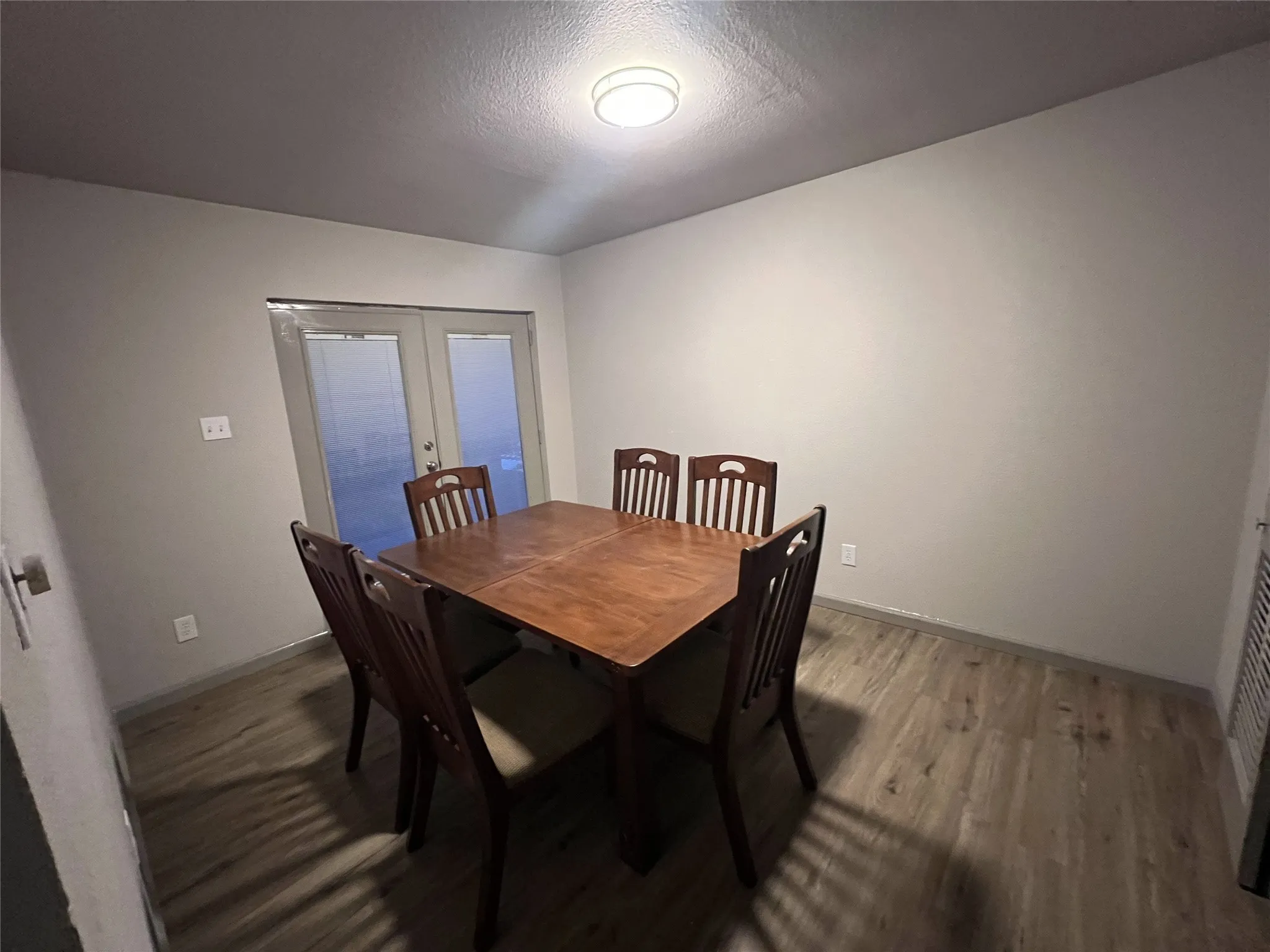 Townhouse For Sale in Dallas County , 2035 Clubview Drive, Carrollton, Texas 75006, 3 Bedroom, 2 Bathroom, Garage spaces, 1,780 Sqft, built in 1973, mls#21326804, Real Estate Agent in Carrollton, Homes For Sale in Dallas county, Homes For Sale in Carrollton, Realtor in Carrollton Texas, Real Estate Brokerage Independent Realty Texas, Luminita Cordes Realtor