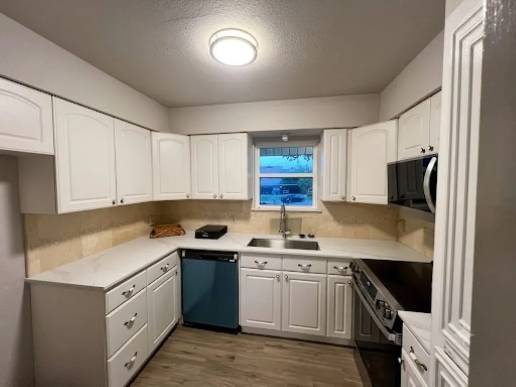 Easy to maintain kitchen with brand new appliances