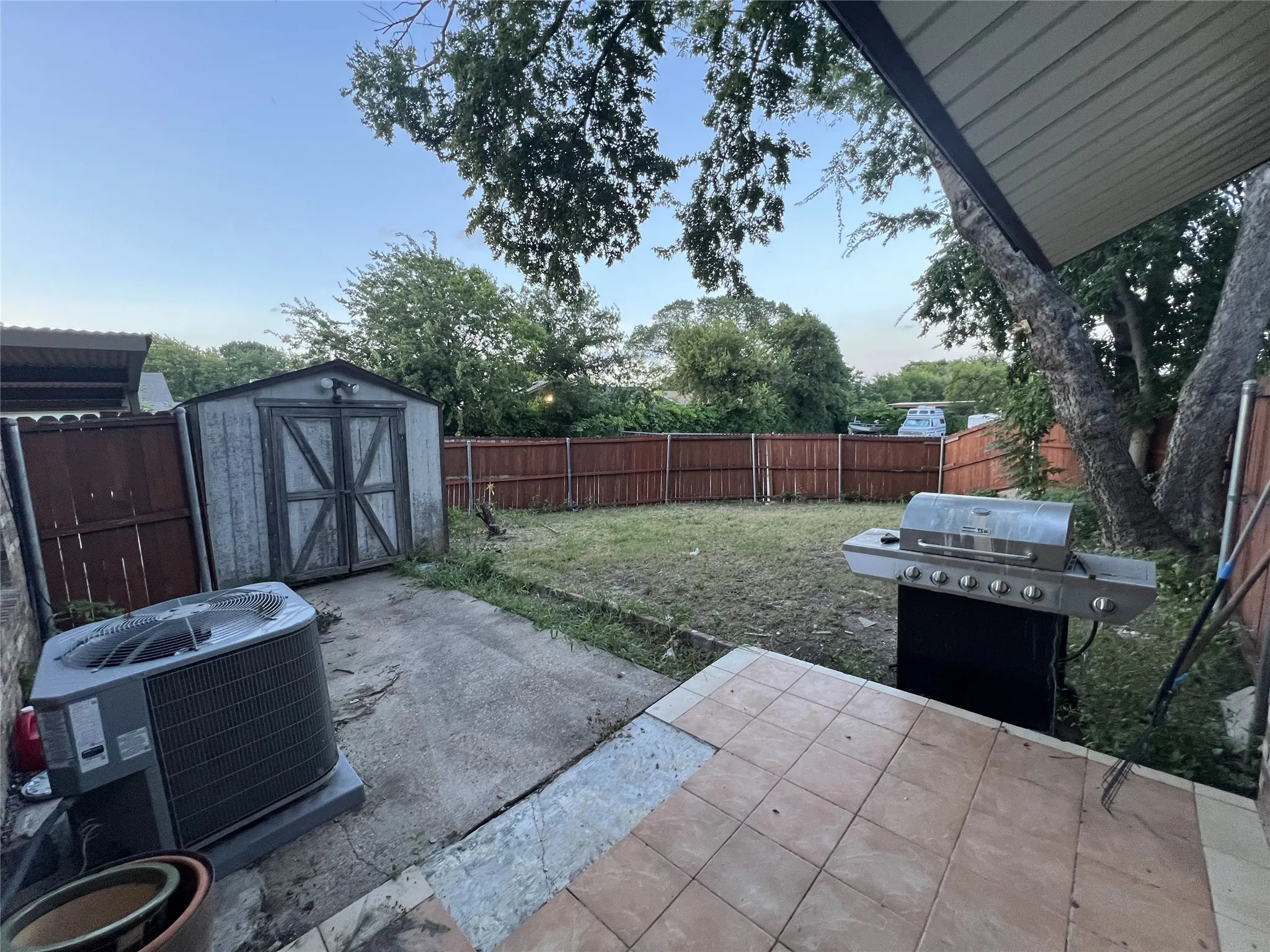 Townhouse For Sale in Dallas County , 2035 Clubview Drive, Carrollton, Texas 75006, 3 Bedroom, 2 Bathroom, Garage spaces, 1,780 Sqft, built in 1973, mls#21326804, Real Estate Agent in Carrollton, Homes For Sale in Dallas county, Homes For Sale in Carrollton, Realtor in Carrollton Texas, Real Estate Brokerage Independent Realty Texas, Luminita Cordes Realtor