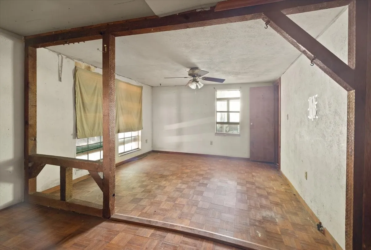 Single Family Residence For Sale in Dallas County , 3907 Odessa Street, Dallas, Texas 75212, 3 Bedroom, 2 Bathroom, Garage spaces, 1,260 Sqft, built in 1946, mls#21326658, Real Estate Agent in Dallas, Homes For Sale in Dallas county, Homes For Sale in Dallas, Realtor in Dallas Texas, Real Estate Brokerage Independent Realty Texas, Luminita Cordes Realtor