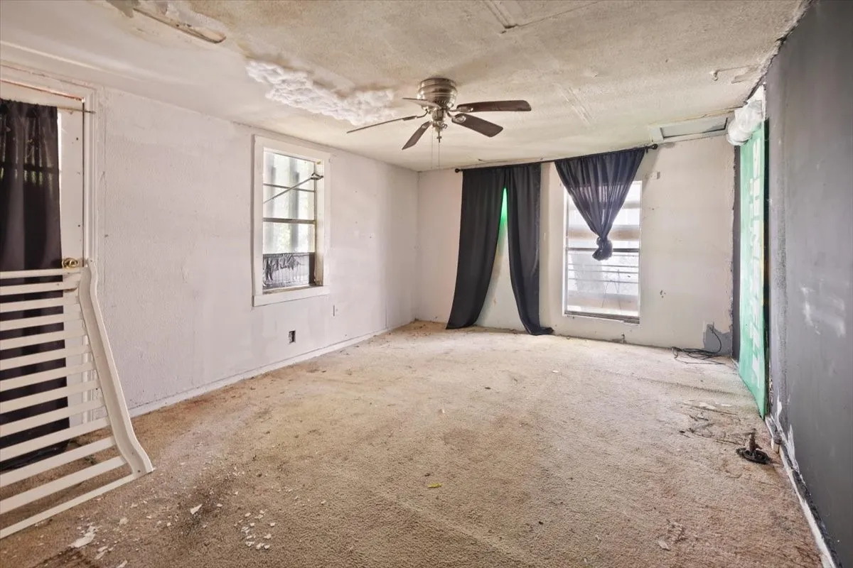 Single Family Residence For Sale in Dallas County , 3907 Odessa Street, Dallas, Texas 75212, 3 Bedroom, 2 Bathroom, Garage spaces, 1,260 Sqft, built in 1946, mls#21326658, Real Estate Agent in Dallas, Homes For Sale in Dallas county, Homes For Sale in Dallas, Realtor in Dallas Texas, Real Estate Brokerage Independent Realty Texas, Luminita Cordes Realtor