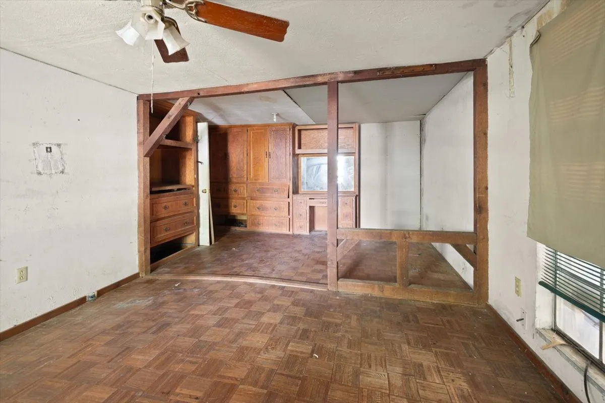 Single Family Residence For Sale in Dallas County , 3907 Odessa Street, Dallas, Texas 75212, 3 Bedroom, 2 Bathroom, Garage spaces, 1,260 Sqft, built in 1946, mls#21326658, Real Estate Agent in Dallas, Homes For Sale in Dallas county, Homes For Sale in Dallas, Realtor in Dallas Texas, Real Estate Brokerage Independent Realty Texas, Luminita Cordes Realtor
