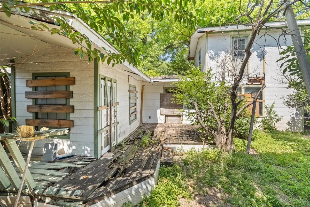 Single Family Residence For Sale in Dallas County , 3907 Odessa Street, Dallas, Texas 75212, 3 Bedroom, 2 Bathroom, Garage spaces, 1,260 Sqft, built in 1946, mls#21326658, Real Estate Agent in Dallas, Homes For Sale in Dallas county, Homes For Sale in Dallas, Realtor in Dallas Texas, Real Estate Brokerage Independent Realty Texas, Luminita Cordes Realtor