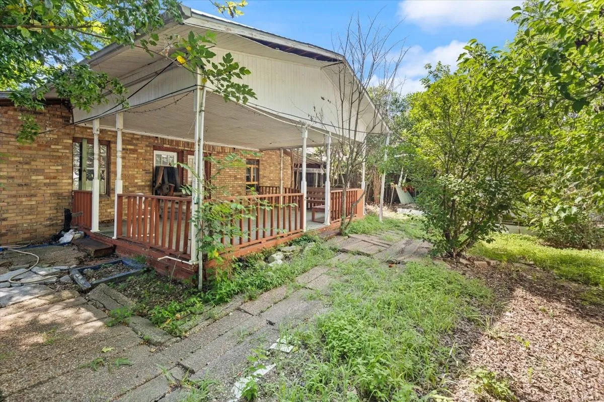 Single Family Residence For Sale in Dallas County , 3907 Odessa Street, Dallas, Texas 75212, 3 Bedroom, 2 Bathroom, Garage spaces, 1,260 Sqft, built in 1946, mls#21326658, Real Estate Agent in Dallas, Homes For Sale in Dallas county, Homes For Sale in Dallas, Realtor in Dallas Texas, Real Estate Brokerage Independent Realty Texas, Luminita Cordes Realtor