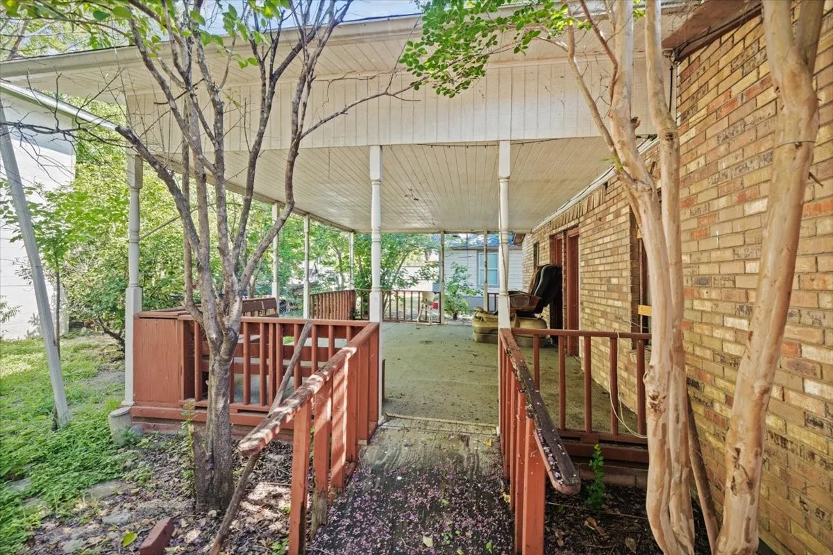 Single Family Residence For Sale in Dallas County , 3907 Odessa Street, Dallas, Texas 75212, 3 Bedroom, 2 Bathroom, Garage spaces, 1,260 Sqft, built in 1946, mls#21326658, Real Estate Agent in Dallas, Homes For Sale in Dallas county, Homes For Sale in Dallas, Realtor in Dallas Texas, Real Estate Brokerage Independent Realty Texas, Luminita Cordes Realtor
