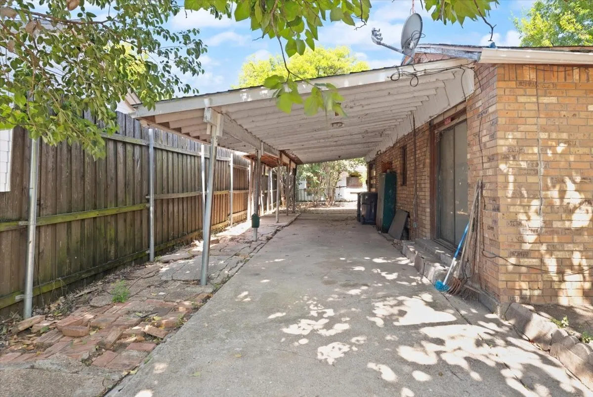 Single Family Residence For Sale in Dallas County , 3907 Odessa Street, Dallas, Texas 75212, 3 Bedroom, 2 Bathroom, Garage spaces, 1,260 Sqft, built in 1946, mls#21326658, Real Estate Agent in Dallas, Homes For Sale in Dallas county, Homes For Sale in Dallas, Realtor in Dallas Texas, Real Estate Brokerage Independent Realty Texas, Luminita Cordes Realtor