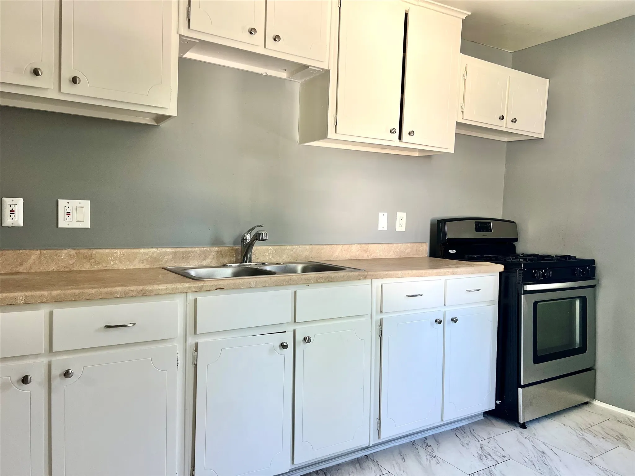 Apartment For Rent in Brown County , 1017 Vine Street 2, Brownwood, Texas 76801, 3 Bedroom, 1 Bathroom, Garage spaces, 1,050 Sqft, built in 0, mls#21323274, Real Estate Agent in Brownwood, Homes For Rent in Brown county, Homes For Rent in Brownwood, Realtor in Brownwood Texas, Real Estate Brokerage Independent Realty Texas, Luminita Cordes Realtor